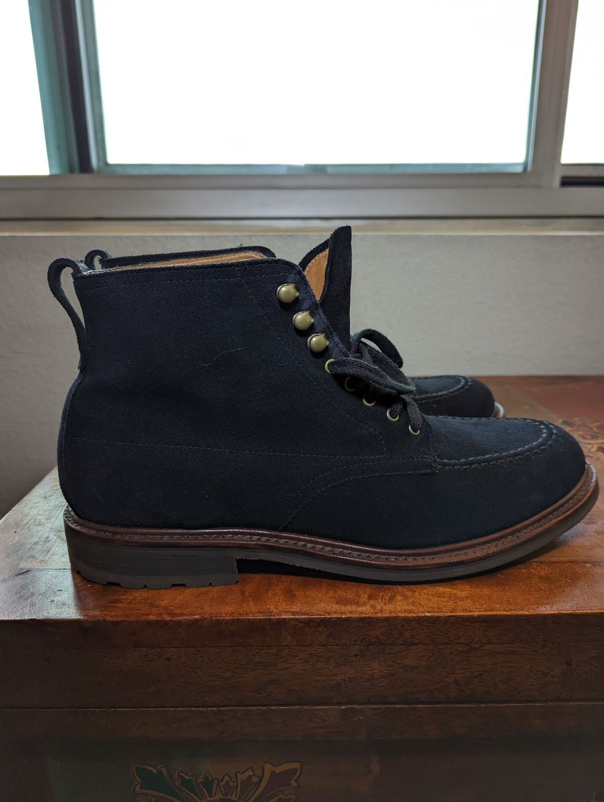 Photo by StarWarrior on November 1, 2022 of the J.Crew Kenton Pacer Boots in C.F. Stead Navy Blue Janus Calf Suede.