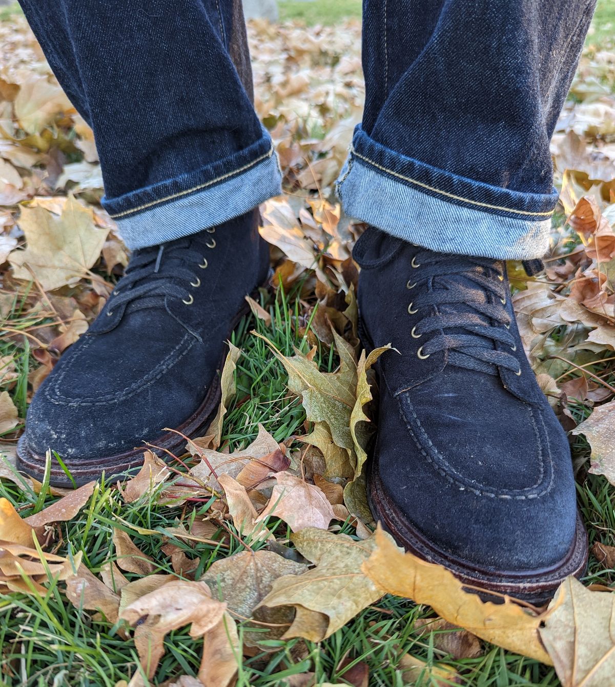 Photo by StarWarrior on November 20, 2022 of the J.Crew Kenton Pacer Boots in C.F. Stead Navy Blue Janus Calf Suede.