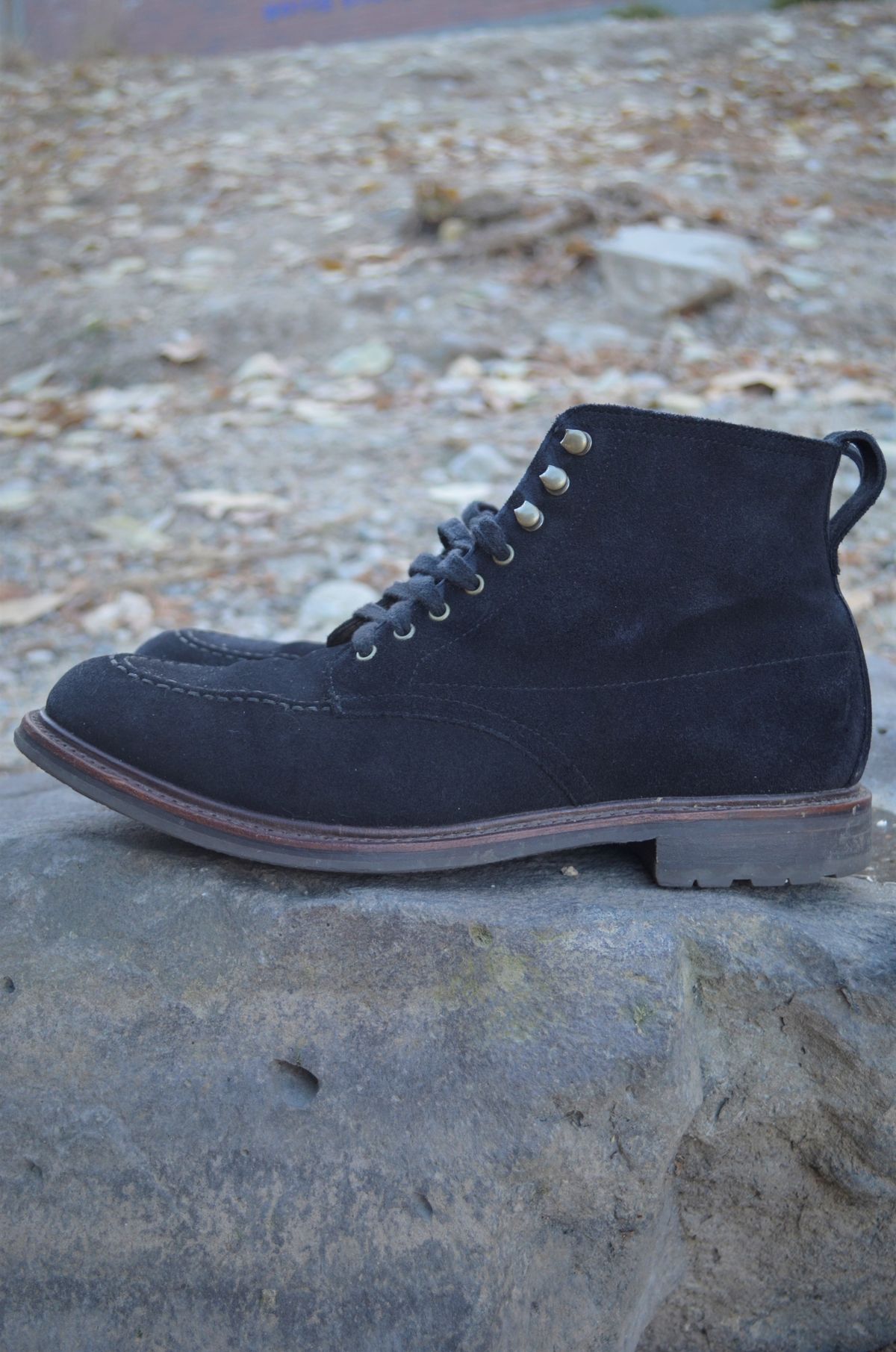 Photo by StarWarrior on December 3, 2022 of the J.Crew Kenton Pacer Boots in C.F. Stead Navy Blue Janus Calf Suede.