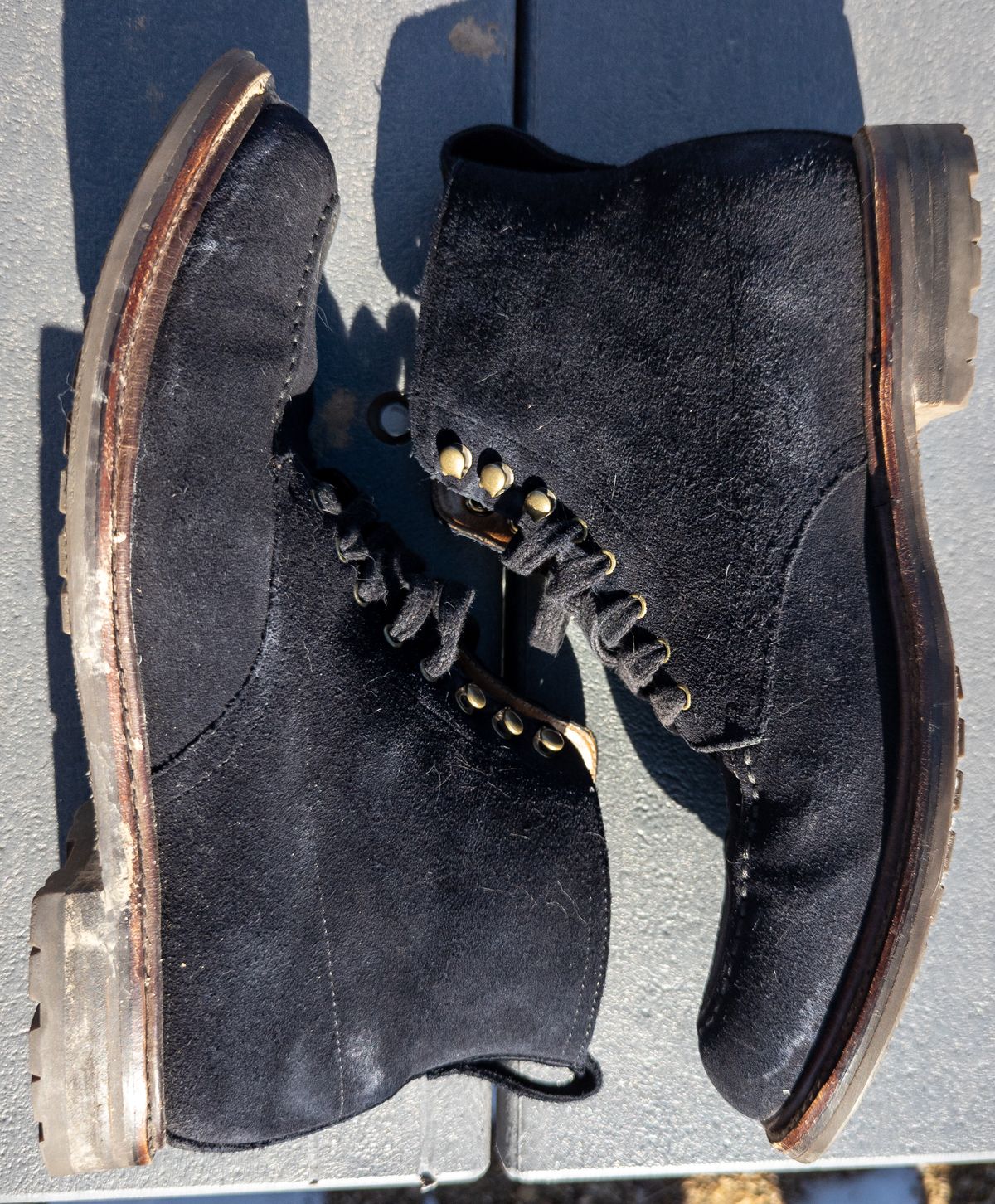 Photo by StarWarrior on February 3, 2023 of the J.Crew Kenton Pacer Boots in C.F. Stead Navy Blue Janus Calf Suede.