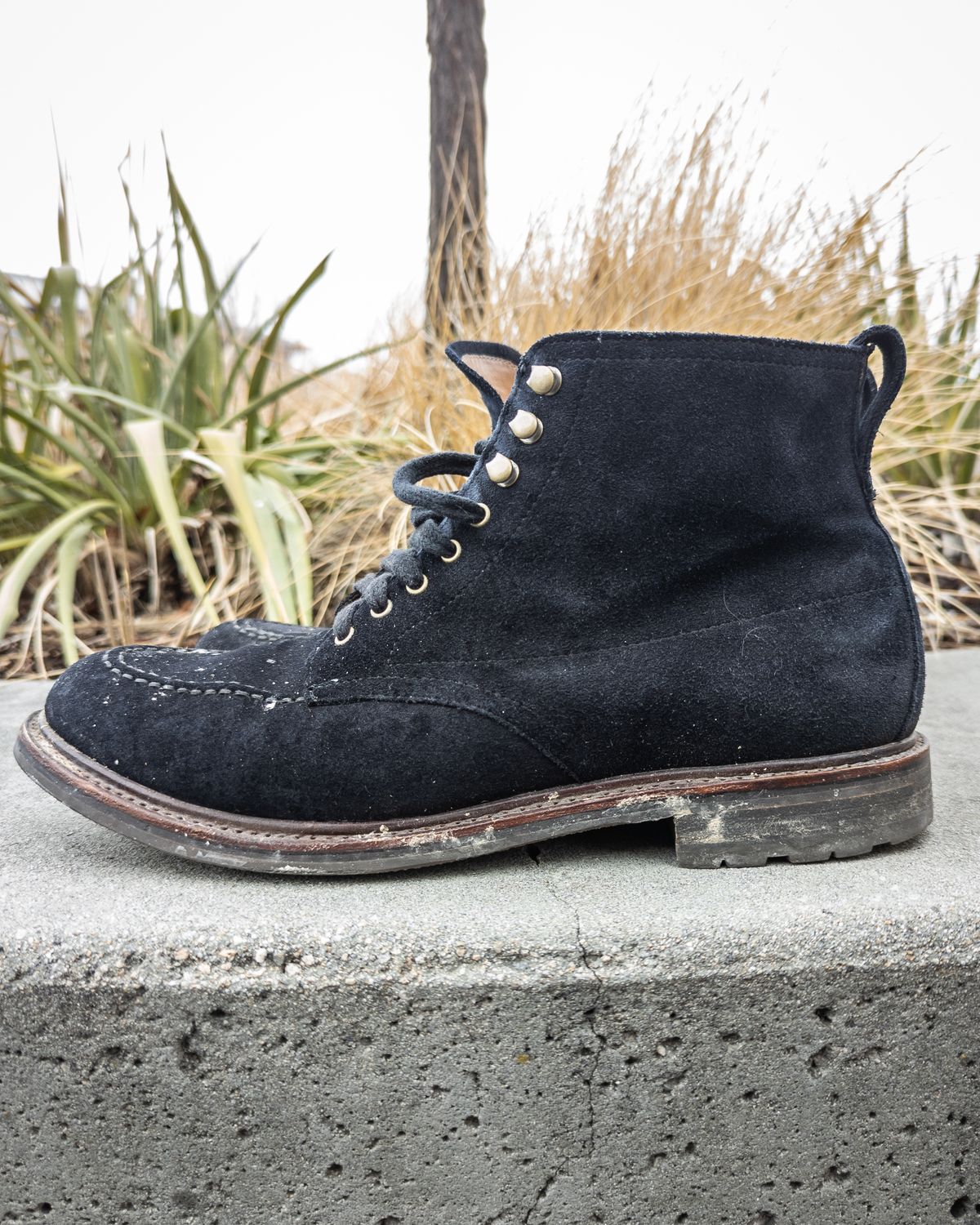 Photo by StarWarrior on March 5, 2023 of the J.Crew Kenton Pacer Boots in C.F. Stead Navy Blue Janus Calf Suede.