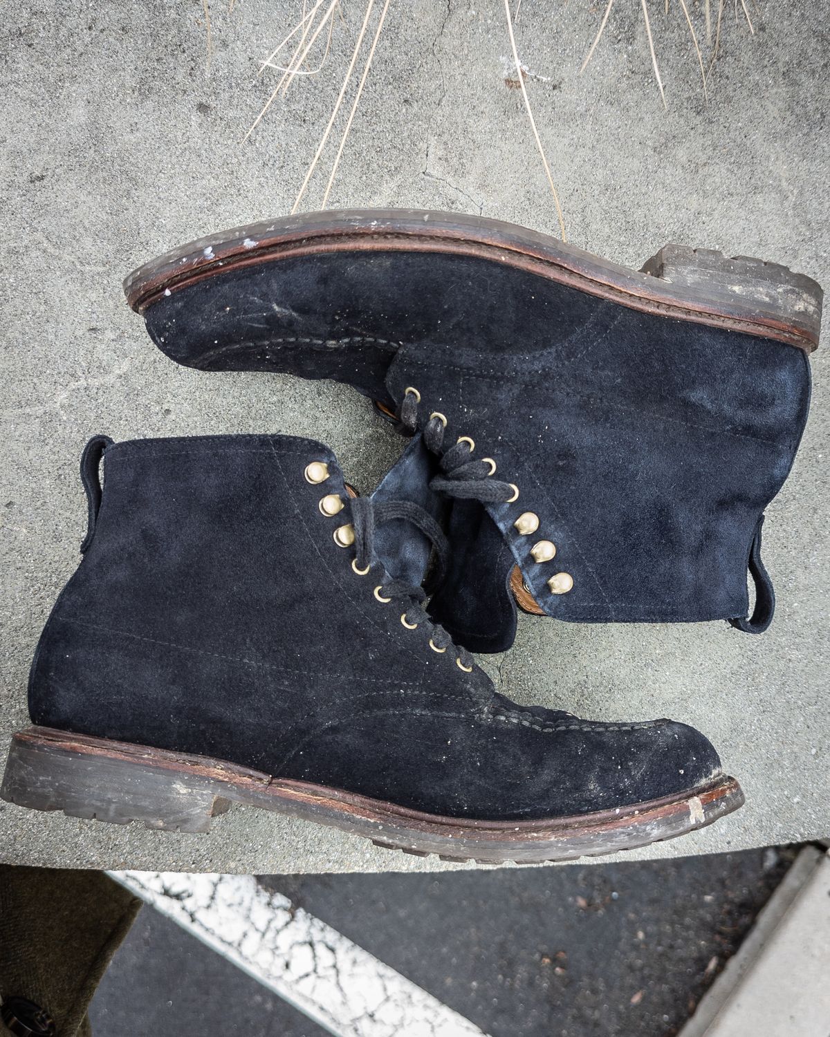 Photo by StarWarrior on March 5, 2023 of the J.Crew Kenton Pacer Boots in C.F. Stead Navy Blue Janus Calf Suede.