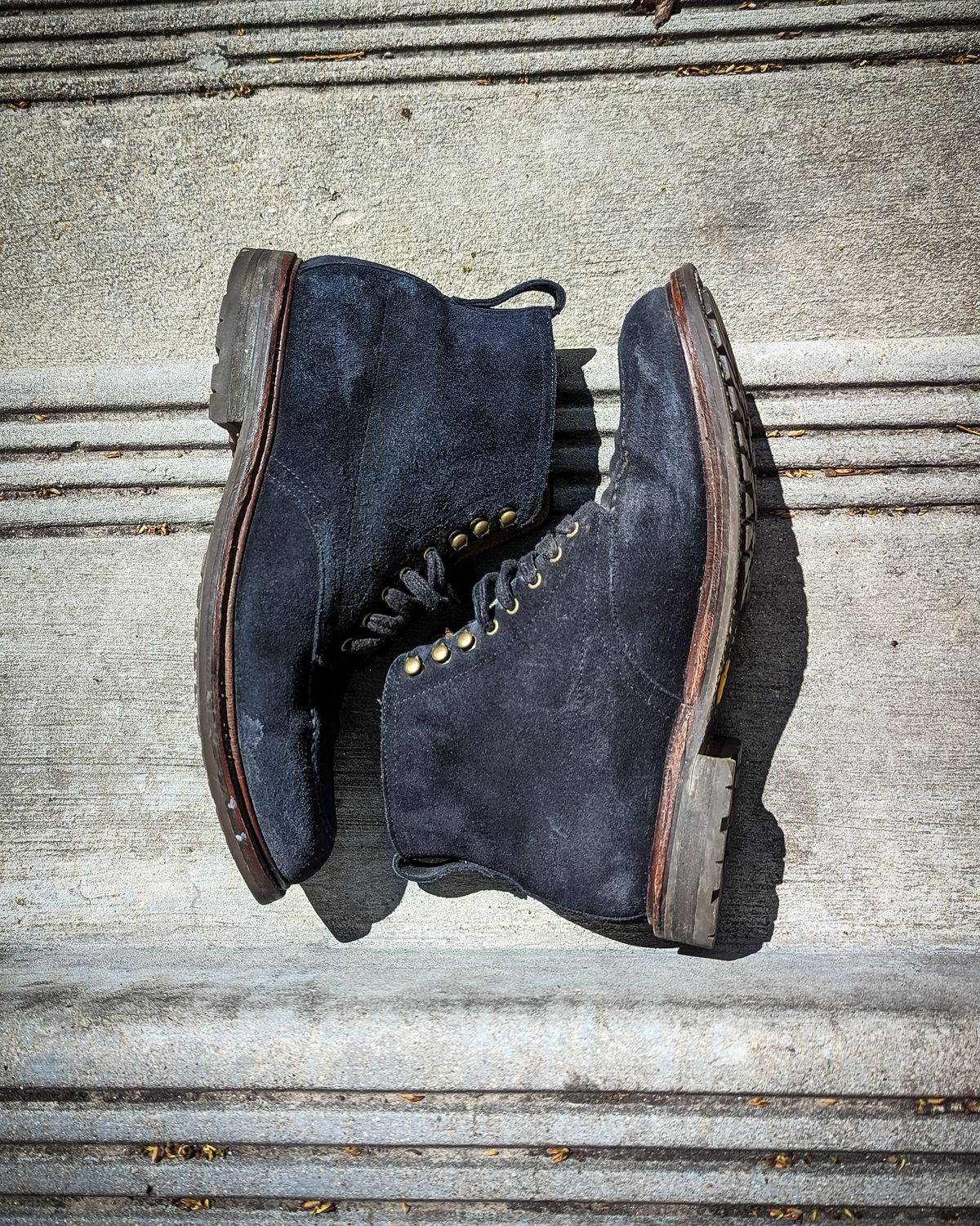 Photo by StarWarrior on April 5, 2023 of the J.Crew Kenton Pacer Boots in C.F. Stead Navy Blue Janus Calf Suede.