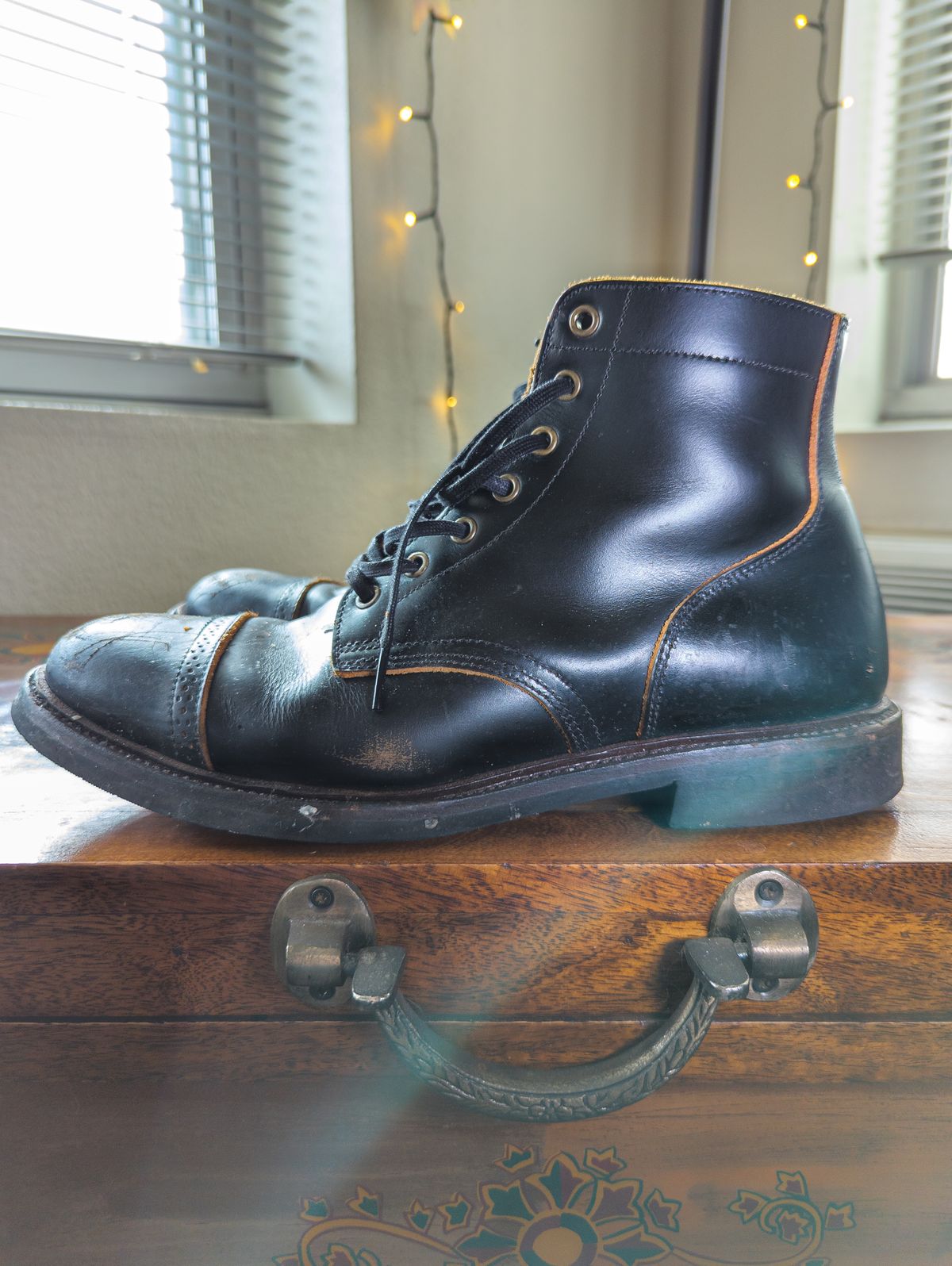 Photo by StarWarrior on March 5, 2025 of the Luosjiet Captoe Service Boot in Teacore OTA Cowhide.