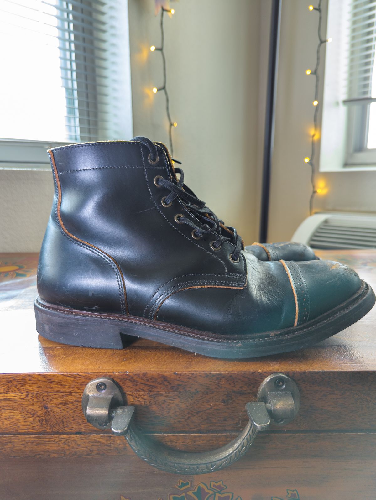Photo by StarWarrior on March 5, 2025 of the Luosjiet Captoe Service Boot in Teacore OTA Cowhide.