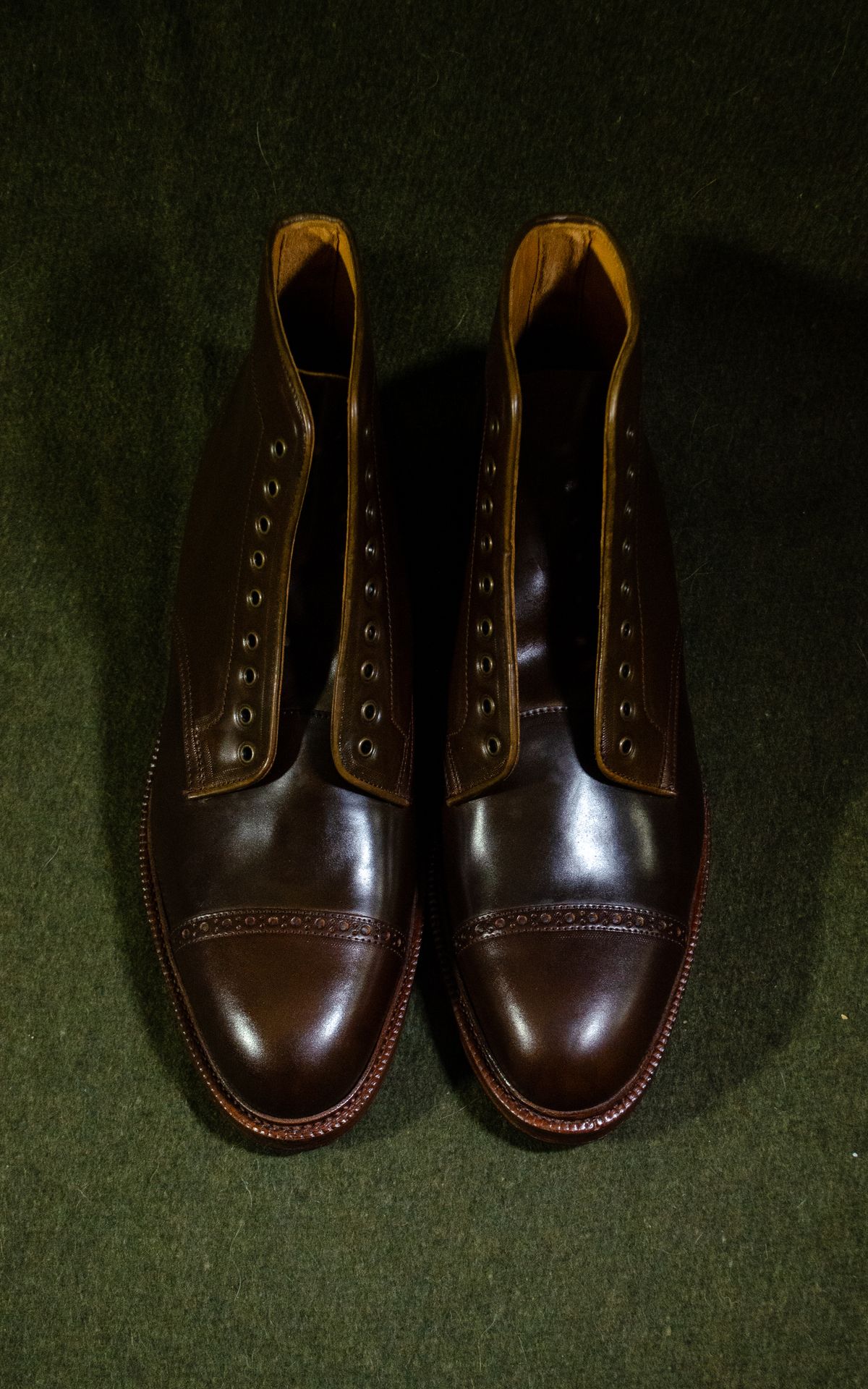 Photo by StarWarrior on October 2, 2024 of the Meermin Derby Boot in Shinki Olive Shell Cordovan.