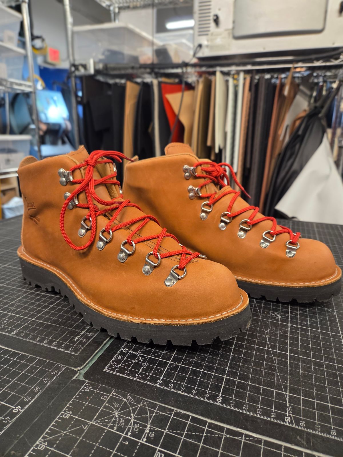Photo by pnydm on October 1, 2025 of the Danner Mountain Light in Cascade Clovis Full Grain.
