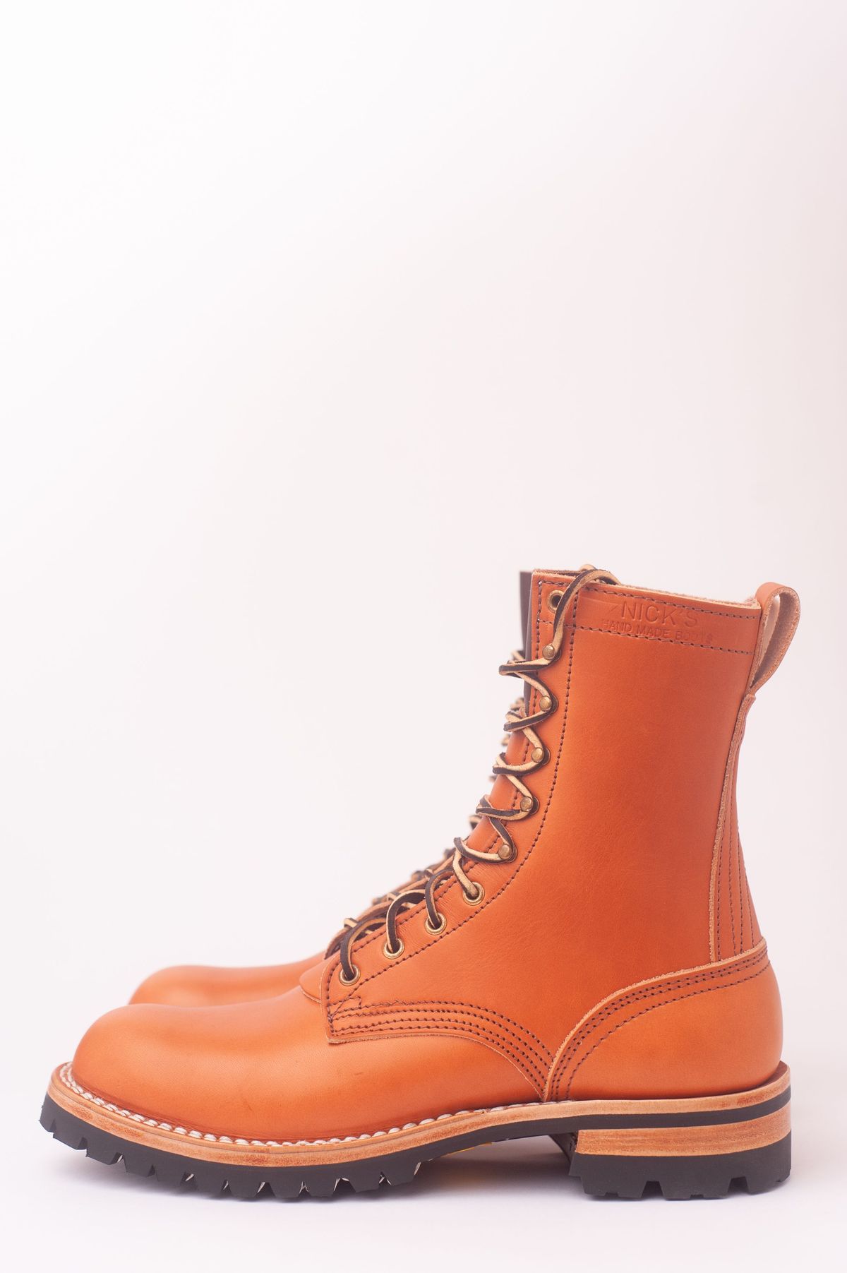 Photo by grainandtwill on October 1, 2021 of the Nicks Overlander in Wickett & Craig Tan English Bridle.