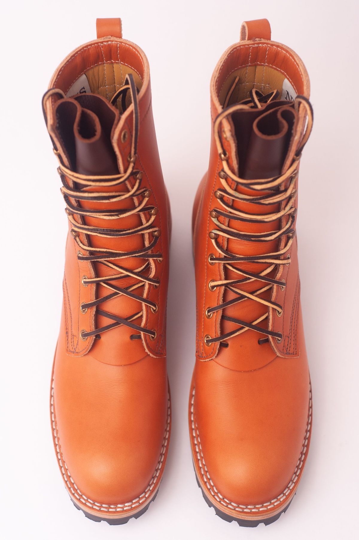 Photo by grainandtwill on October 1, 2021 of the Nicks Overlander in Wickett & Craig Tan English Bridle.