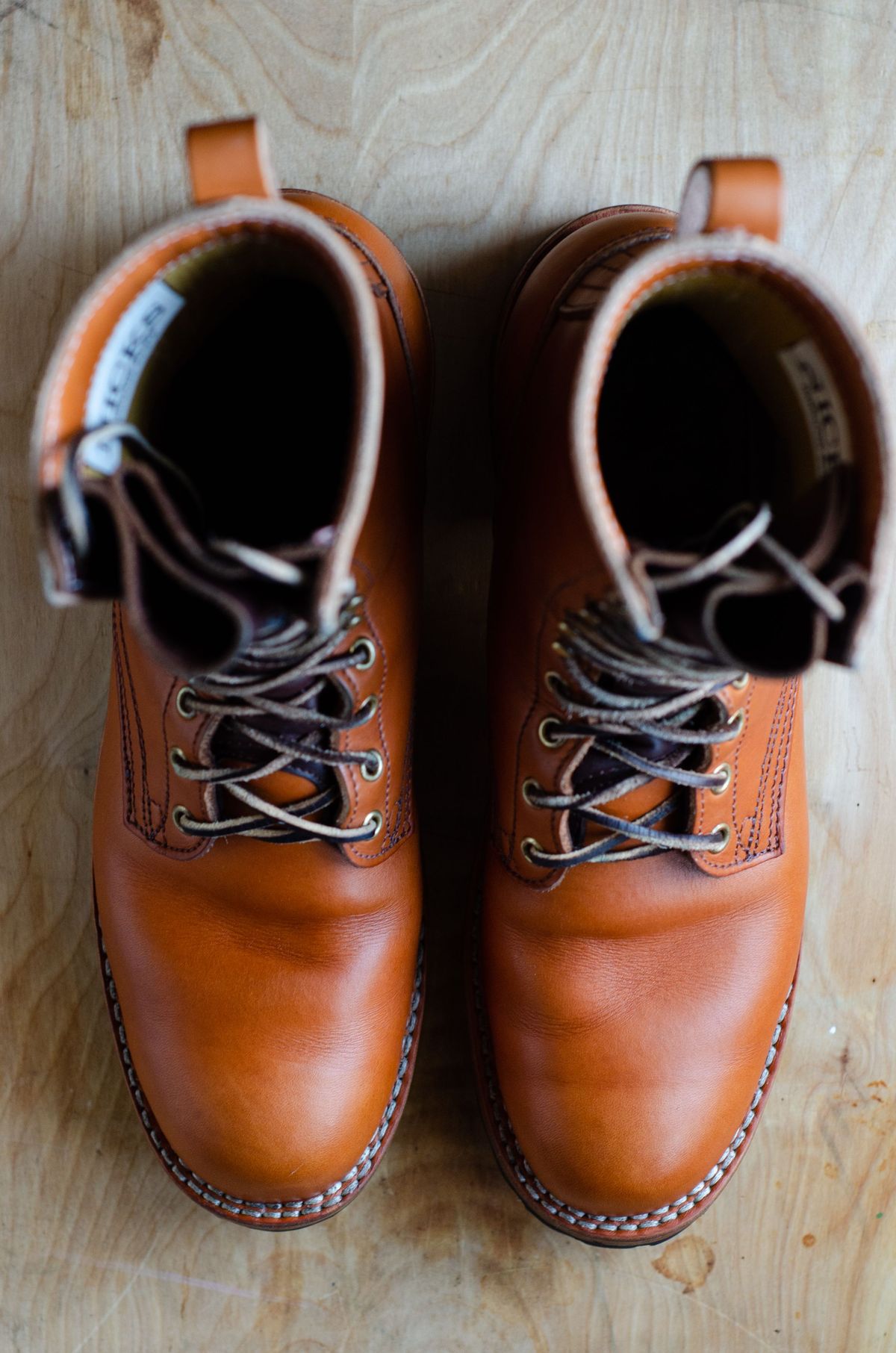 Photo by grainandtwill on February 6, 2022 of the Nicks Overlander in Wickett & Craig Tan English Bridle.
