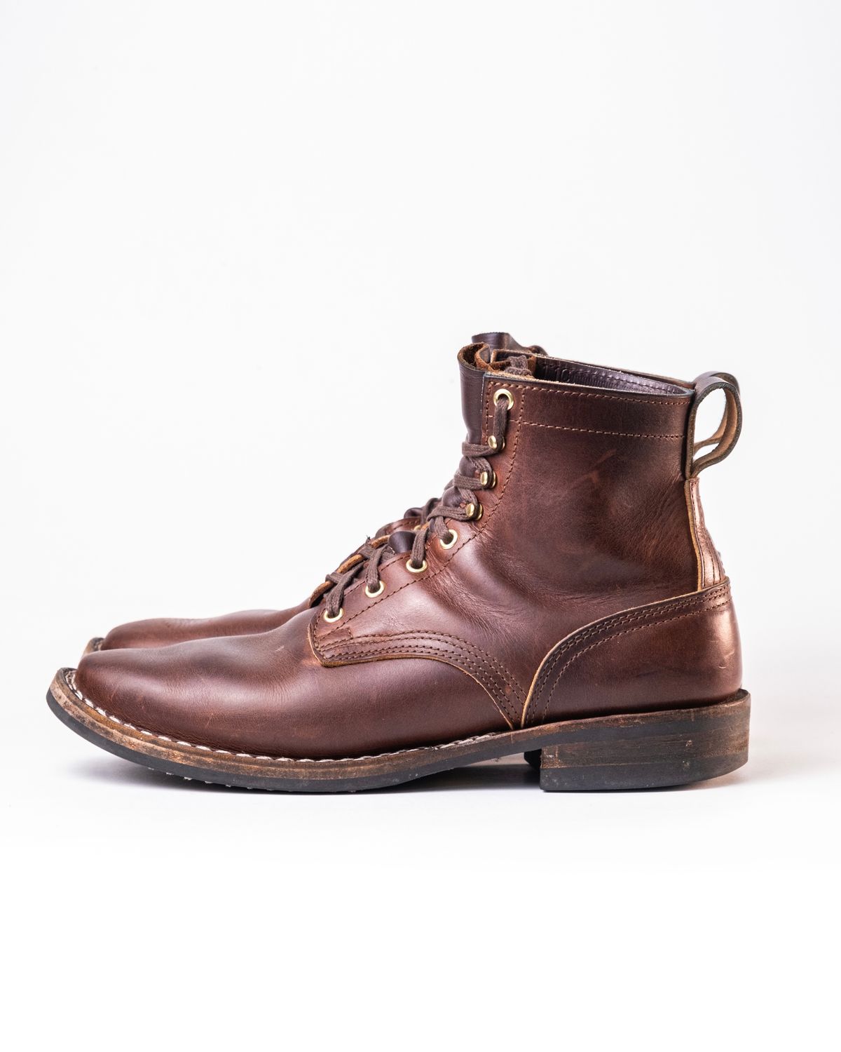 Photo by grainandtwill on January 5, 2024 of the Nicks Falcon in Italian Brown Cypress.