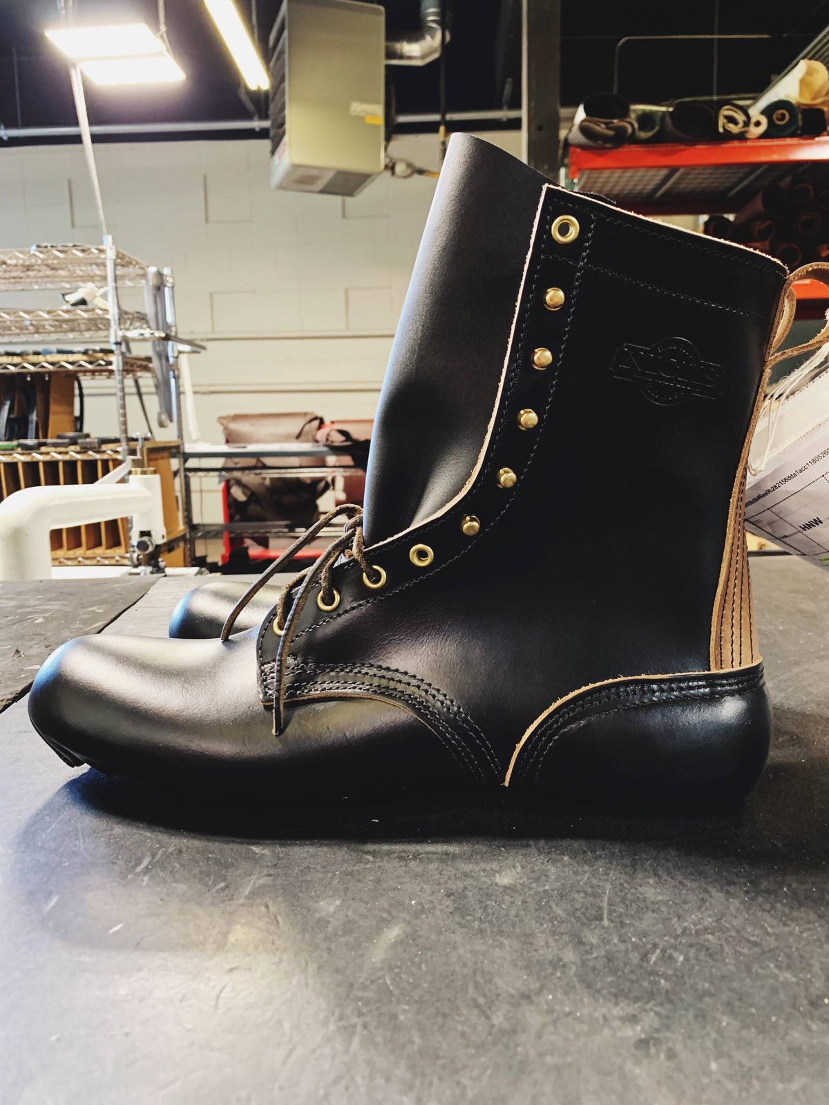 Photo by grainandtwill on March 29, 2022 of the Nicks Traveler in Horween Black Chromexcel.