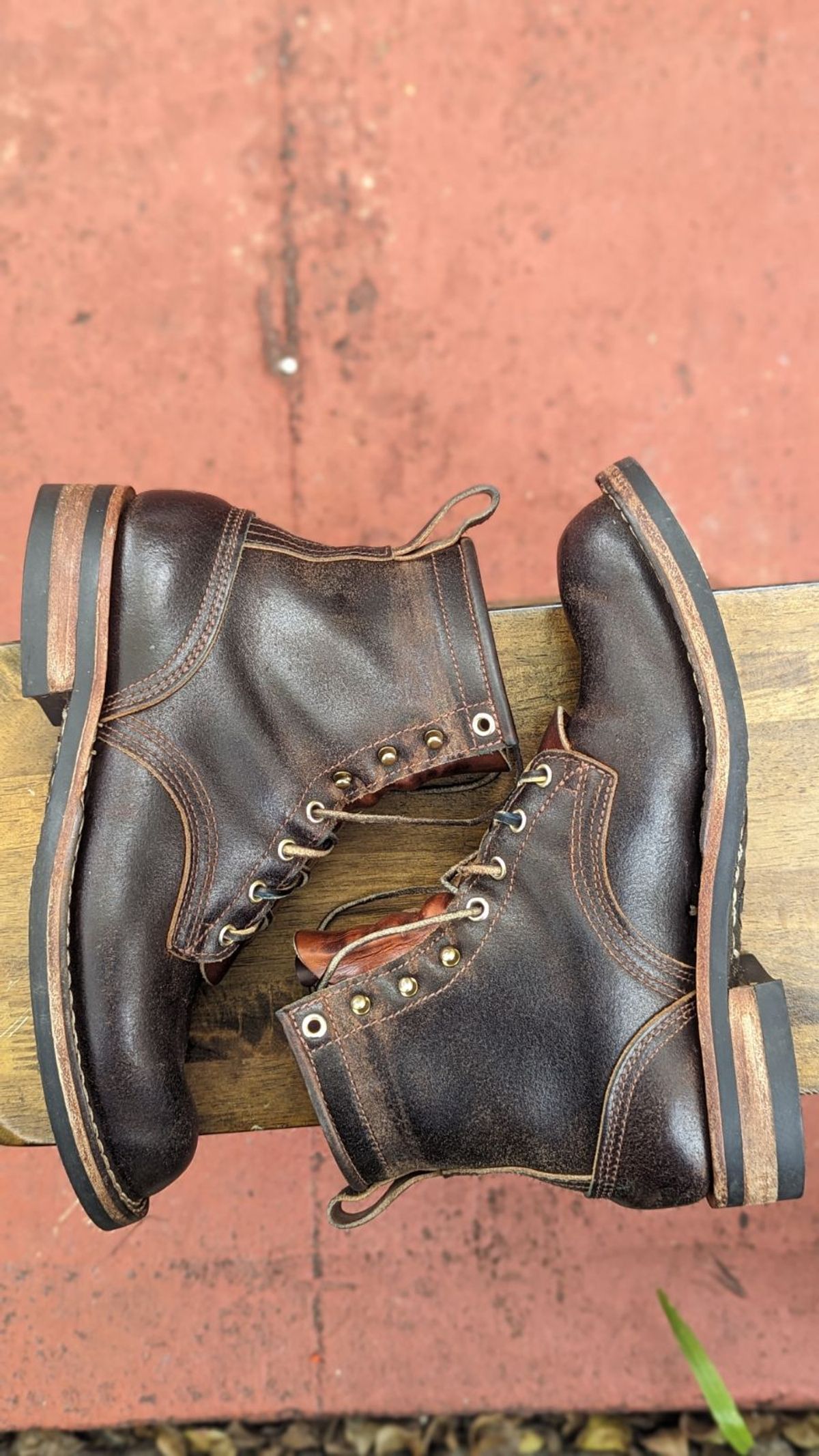 Photo by GreatAldini on January 5, 2024 of the Nicks Falcon in Horween Brown Waxed Flesh.