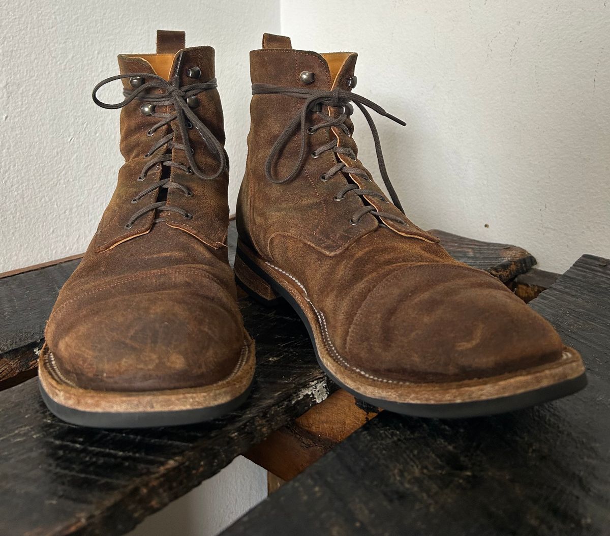 Photo by heritage_boots_obsessed on April 3, 2024 of the TAFT Stitchdown Legacy Boot in C.F. Stead Rust Waxy Commander Suede.