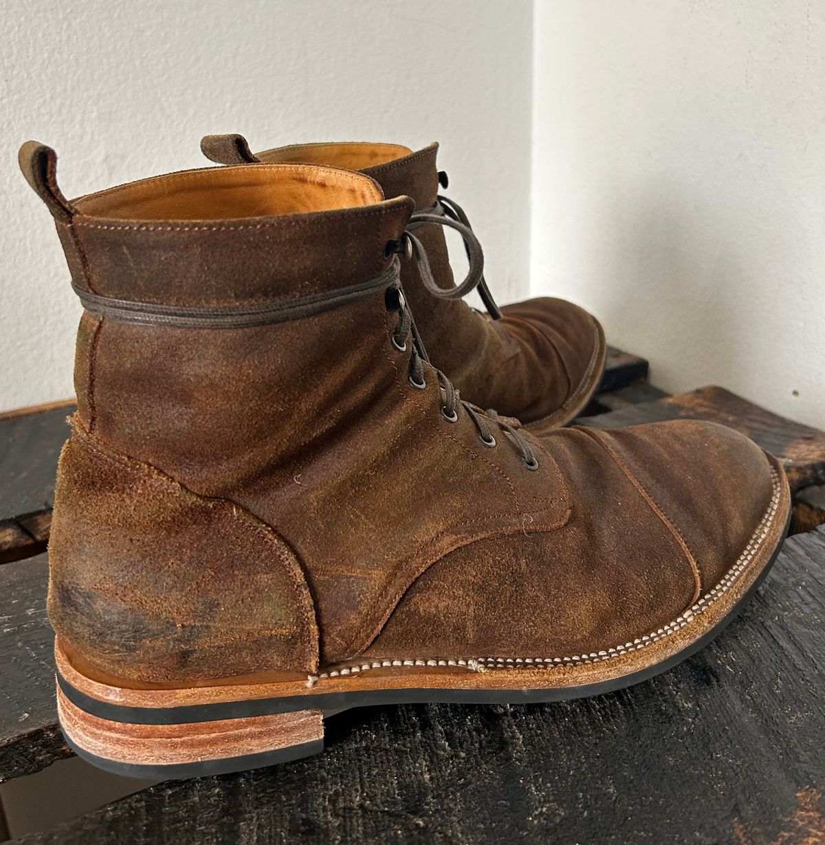 Photo by heritage_boots_obsessed on April 3, 2024 of the TAFT Stitchdown Legacy Boot in C.F. Stead Rust Waxy Commander Suede.