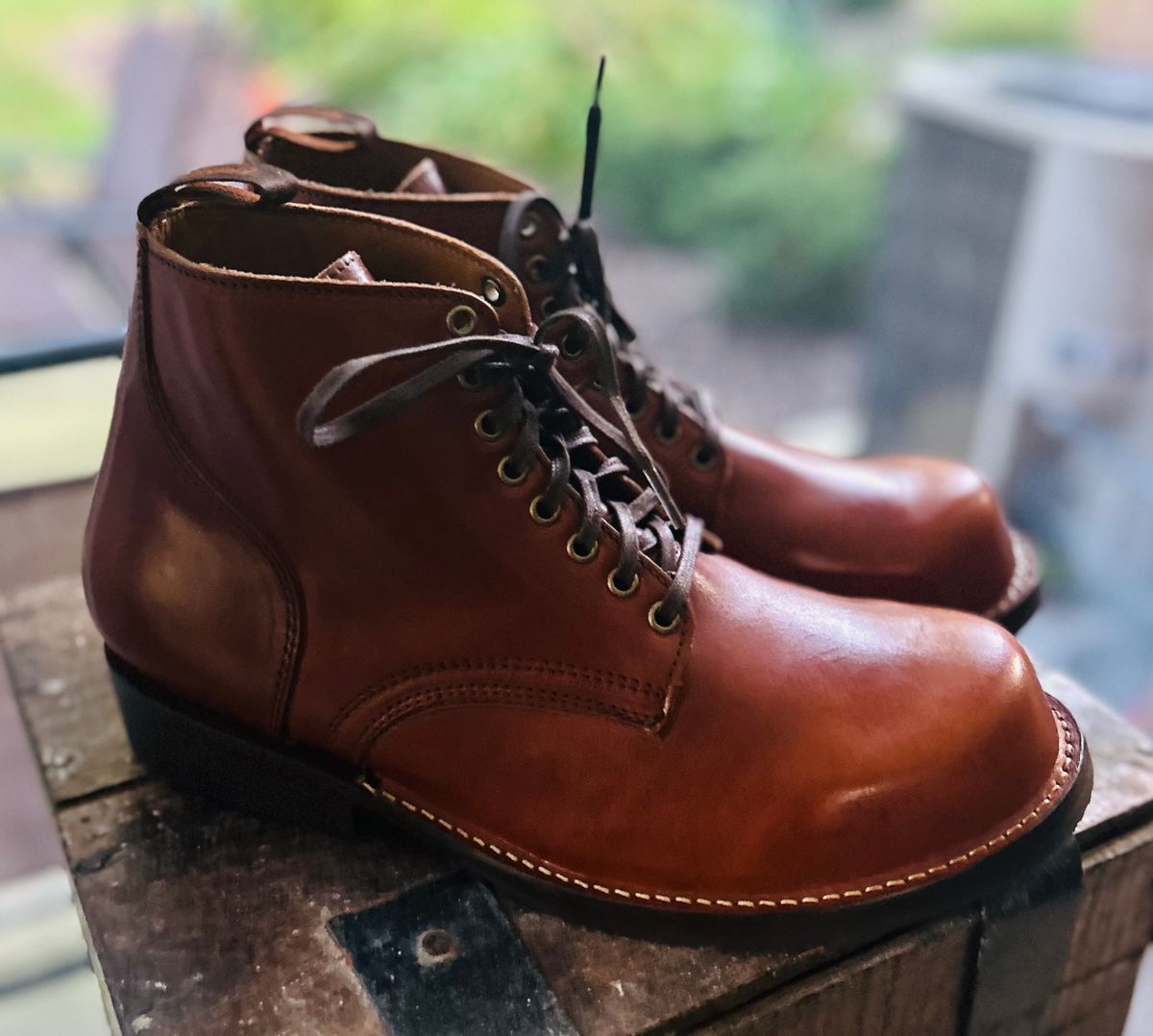 Photo by heritage_boots_obsessed on October 1, 2025 of the Thursday Thursday / Brawler in Wickett & Craig Medium Brown Traditional Harness.