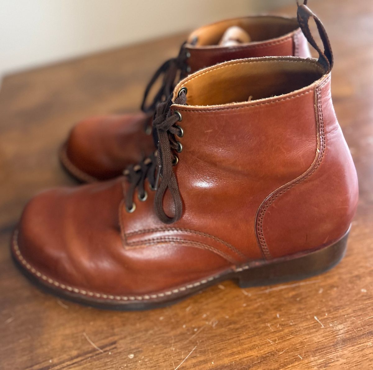 Photo by heritage_boots_obsessed on November 1, 2025 of the Thursday Thursday / Brawler in Wickett & Craig Medium Brown Traditional Harness.