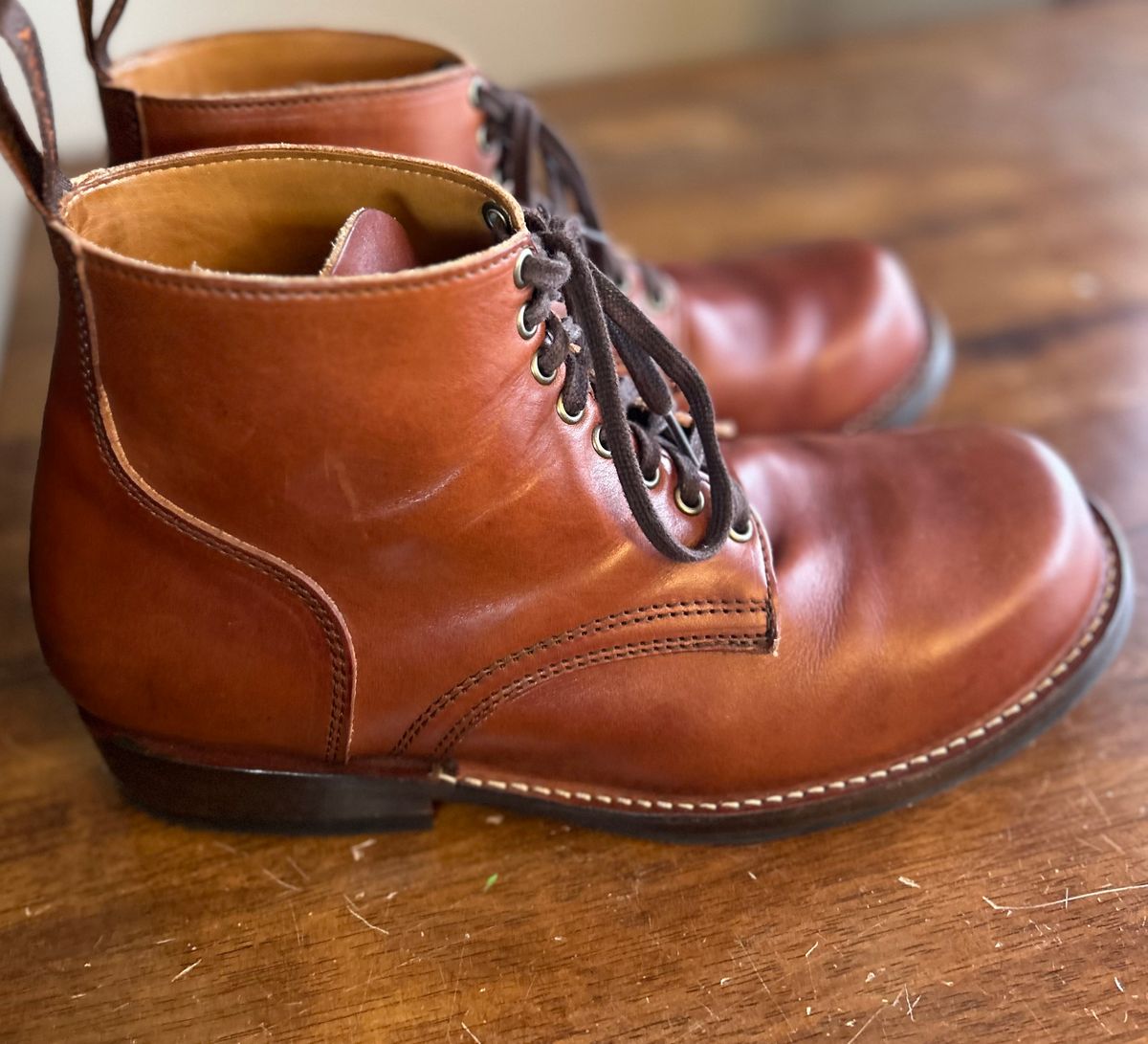 Photo by heritage_boots_obsessed on November 1, 2025 of the Thursday Thursday / Brawler in Wickett & Craig Medium Brown Traditional Harness.