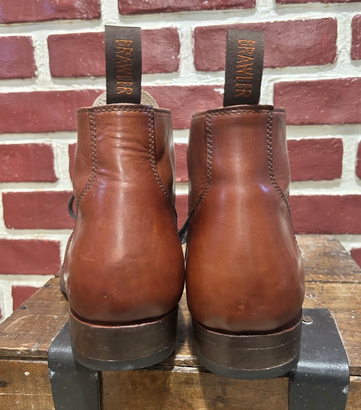 Photo by heritage_boots_obsessed on December 3, 2025 of the Thursday Thursday / Brawler in Wickett & Craig Medium Brown Traditional Harness.