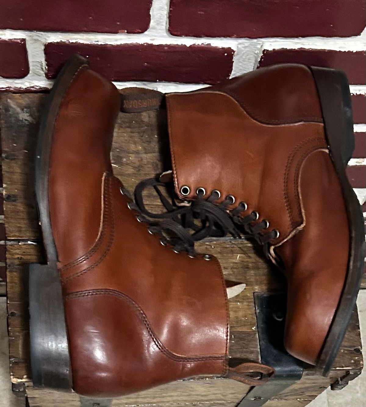 Photo by heritage_boots_obsessed on December 3, 2025 of the Thursday Thursday / Brawler in Wickett & Craig Medium Brown Traditional Harness.