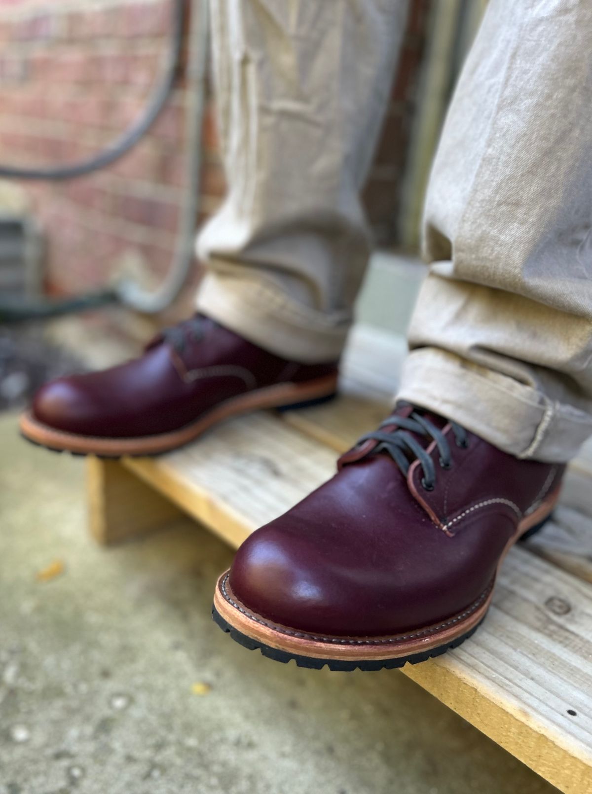 Photo by heritage_boots_obsessed on October 10, 2024 of the Red Wing Beckman in S.B. Foot Black Cherry Featherstone.