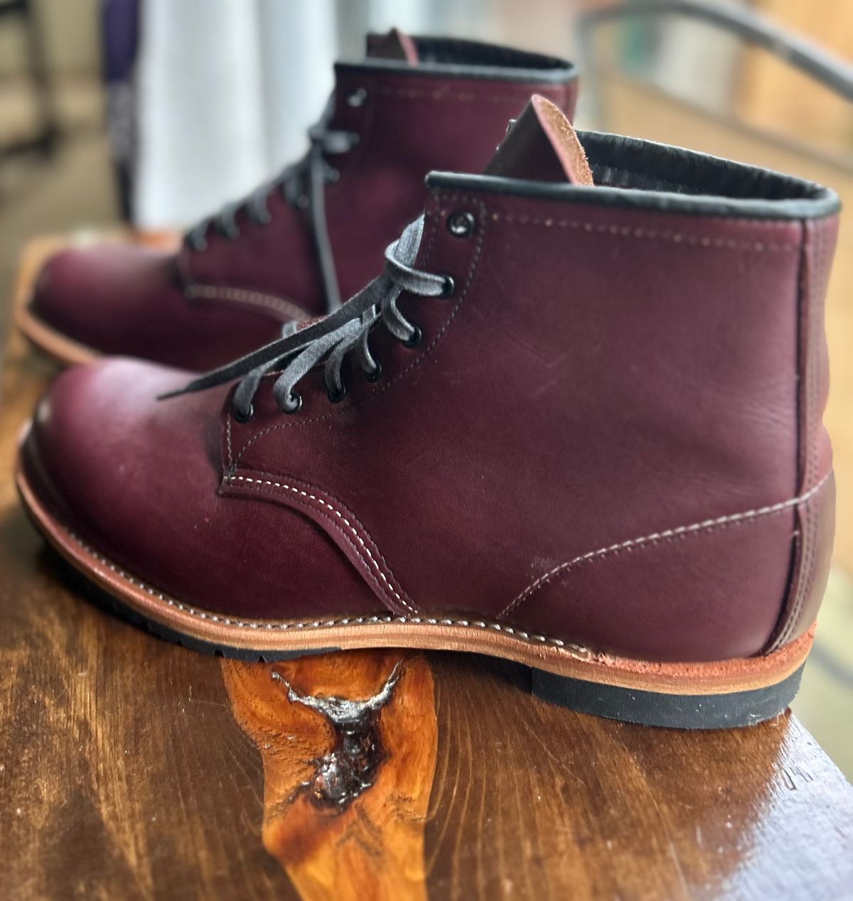 Photo by heritage_boots_obsessed on October 10, 2024 of the Red Wing Beckman in S.B. Foot Black Cherry Featherstone.