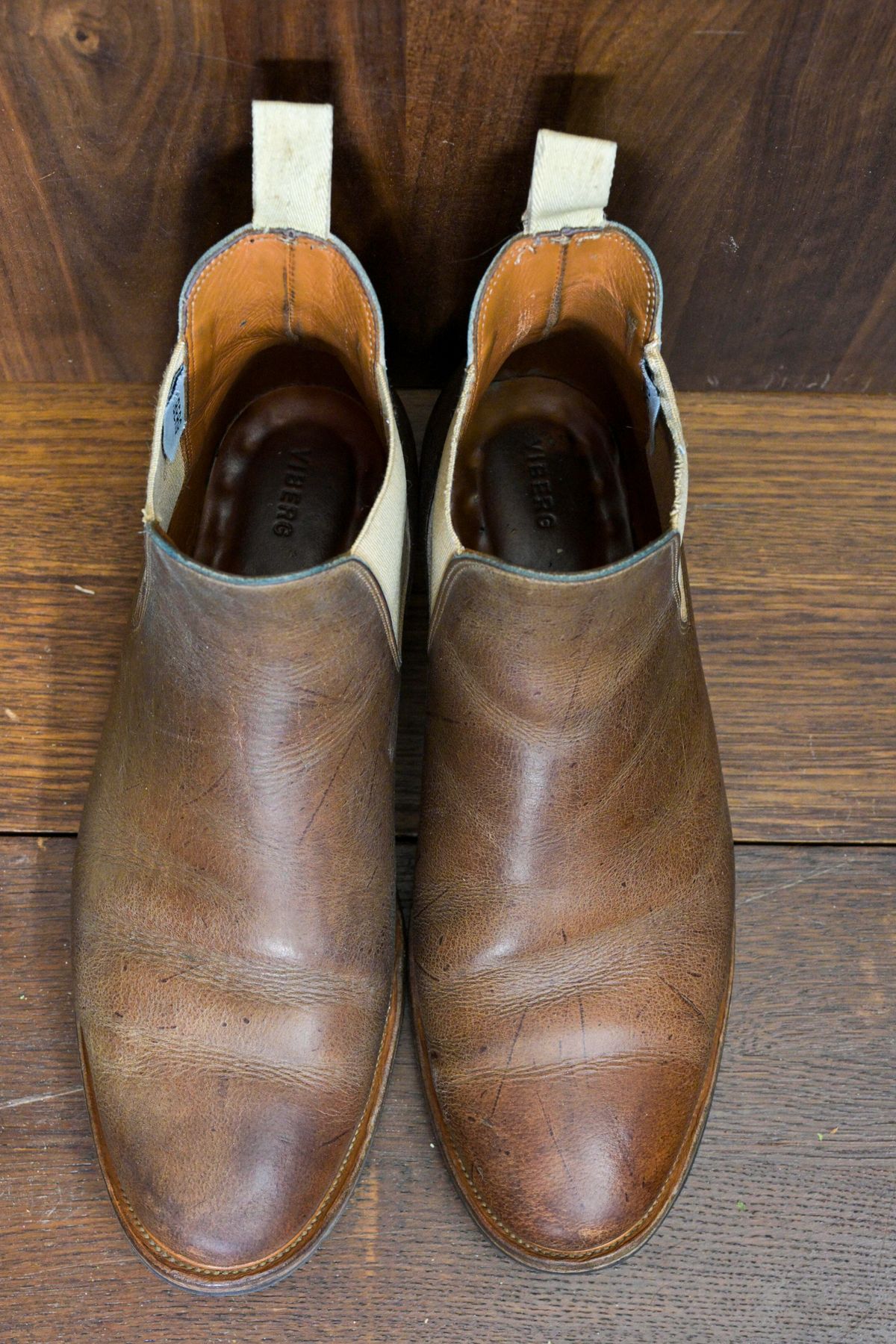 Photo by rustic.boots on February 2, 2023 of the Viberg Chelsea in C.F. Stead Camel Hair Waxed Kudu.