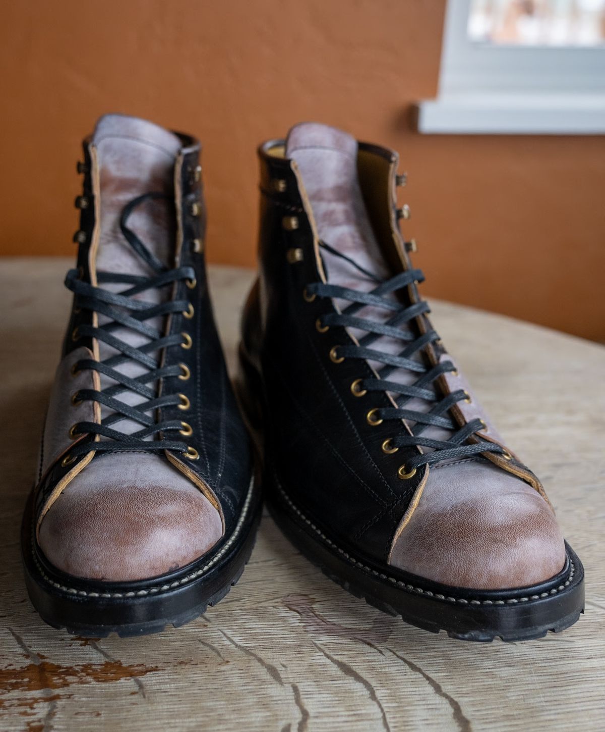 Photo by rustic.boots on December 2, 2023 of the Sagara Cordmaster in Conceria Cloe Superlux Horsebutt Overdyed Black.