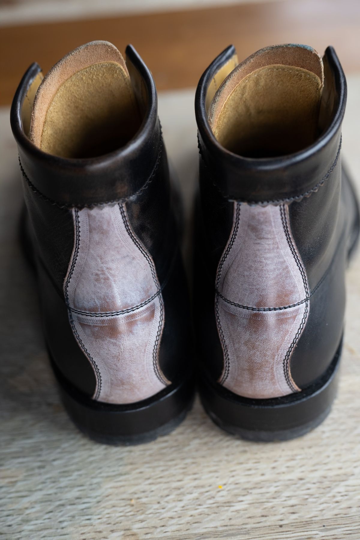 Photo by rustic.boots on December 2, 2023 of the Sagara Cordmaster in Conceria Cloe Superlux Horsebutt Overdyed Black.