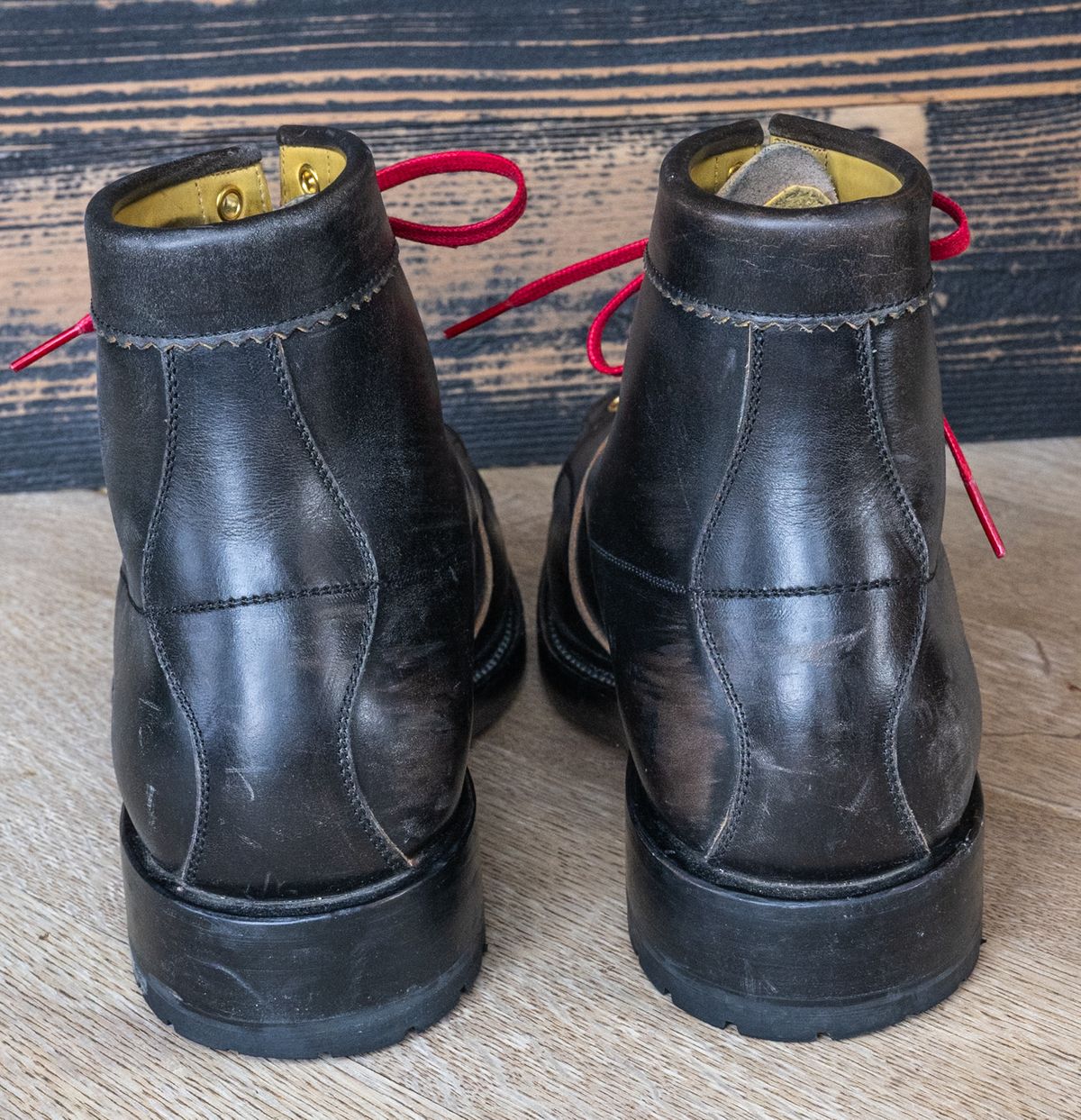 Photo by rustic.boots on November 3, 2025 of the Sagara Cordmaster in Black Rust Arborwax.