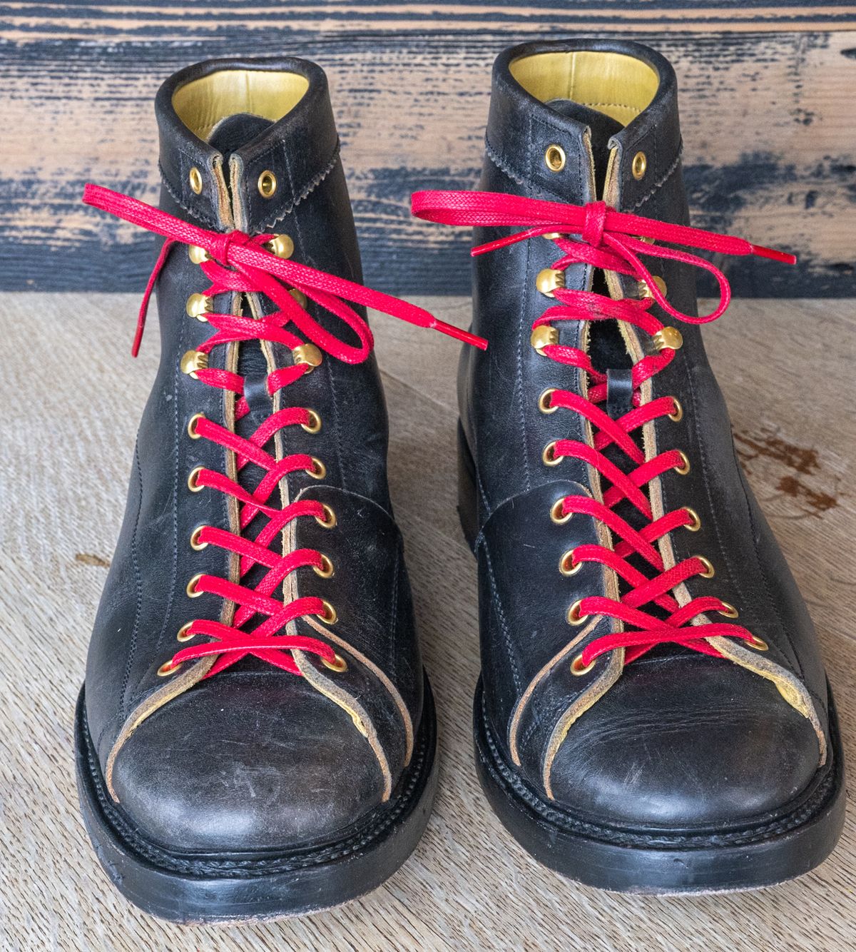 Photo by rustic.boots on November 3, 2025 of the Sagara Cordmaster in Black Rust Arborwax.
