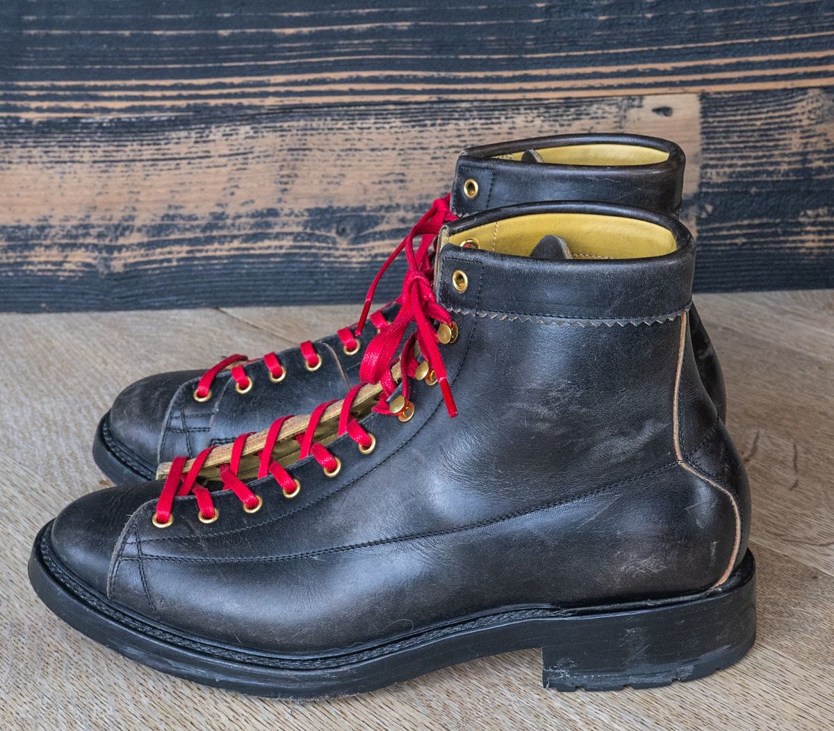 Photo by rustic.boots on November 3, 2025 of the Sagara Cordmaster in Black Rust Arborwax.