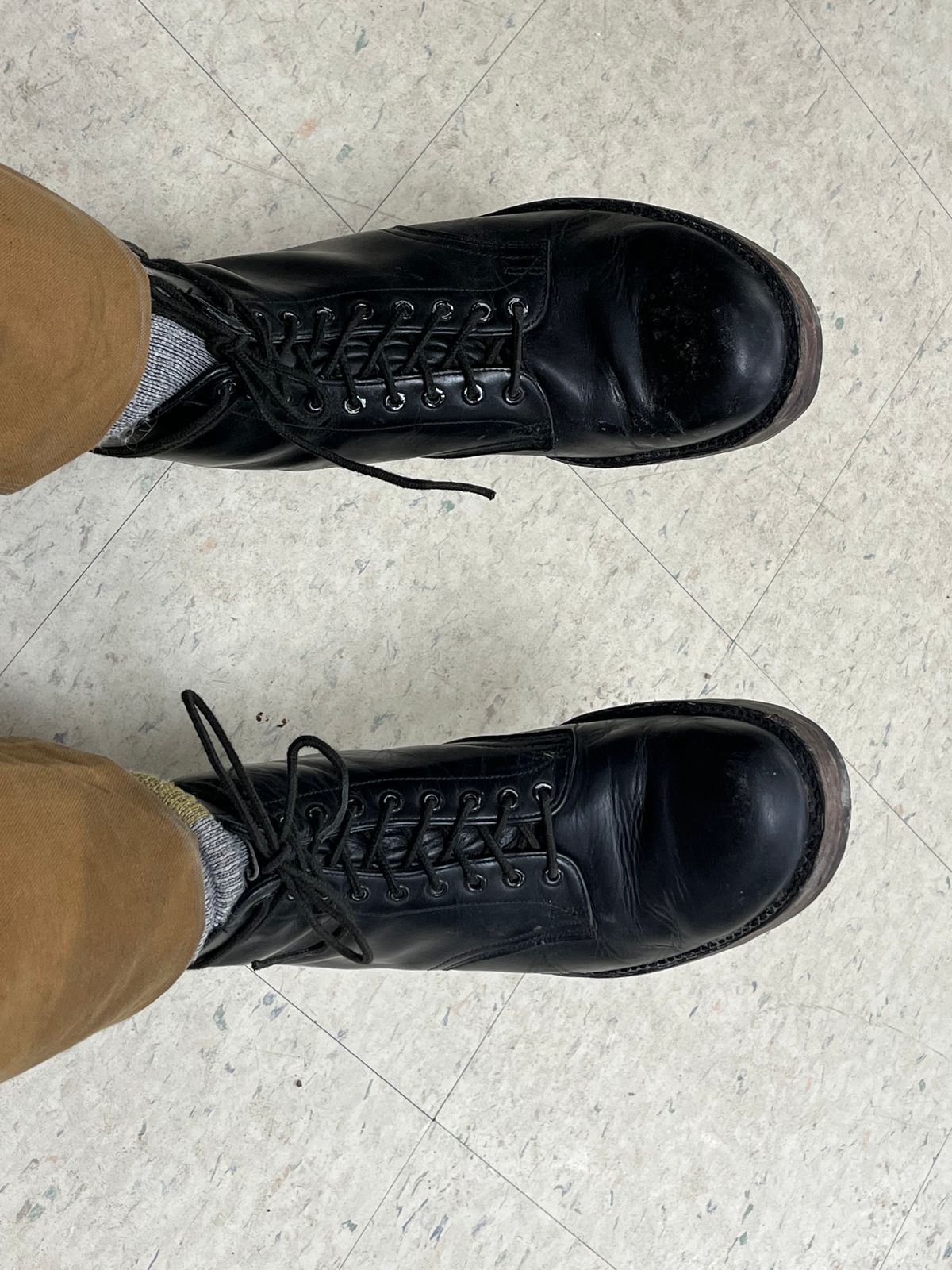 Photo by BigMunnyMunro on January 8, 2025 of the Unknown Maker Service Boot in Unknown Leather.