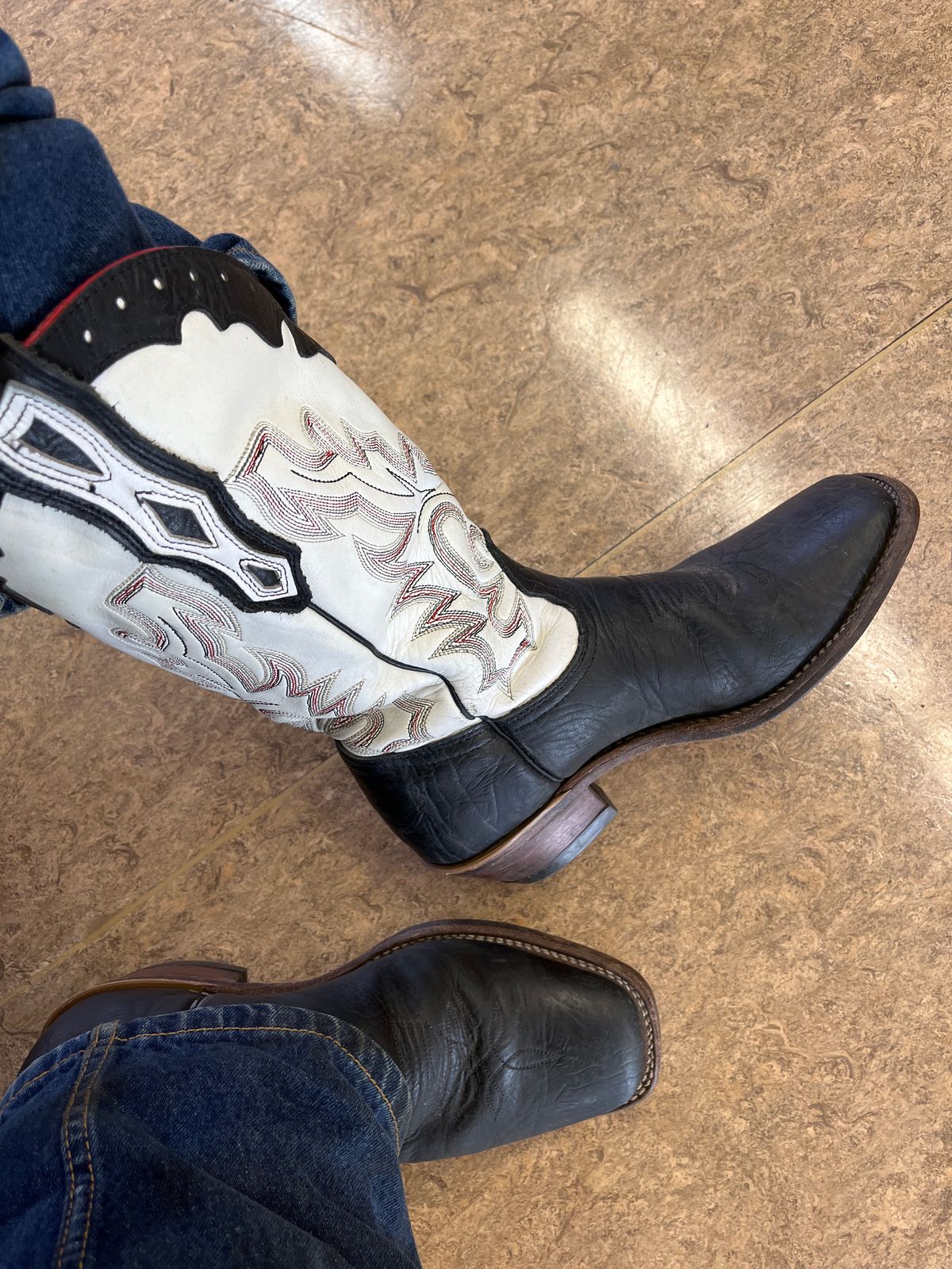 Photo by BigMunnyMunro on October 7, 2024 of the Boulet Boots Square Toe Cowboy Boot, Horseman Heel in Unknown Black Bison & Unknown White Calf.