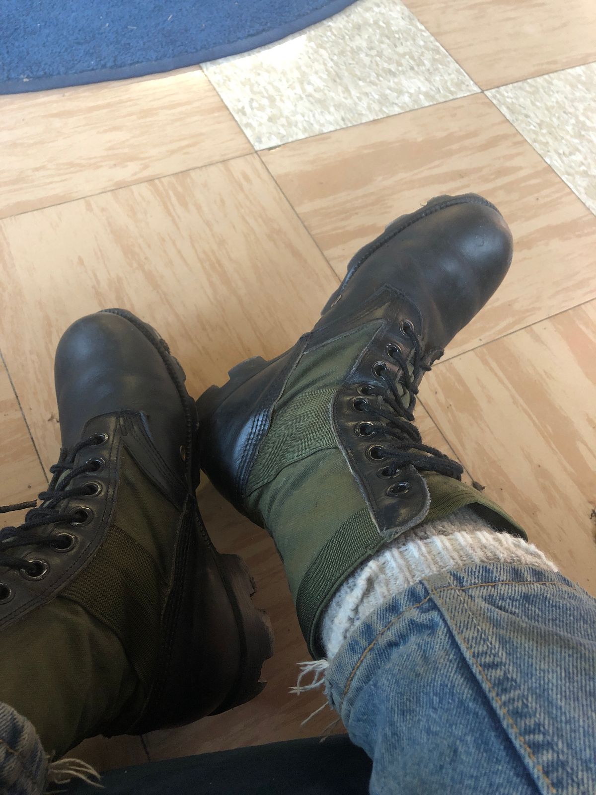 Photo by BigMunnyMunro on December 7, 2023 of the Ro-Search Jungle Boot in black Chrome Tanned tea-core & OD Green Canvas.