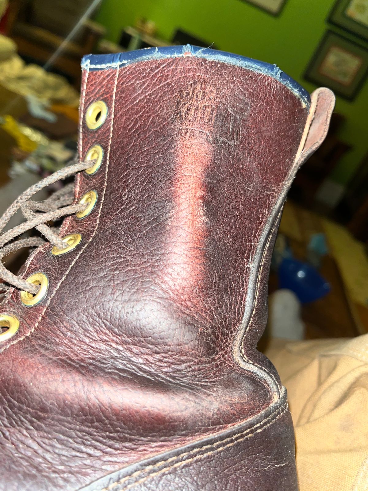 Photo by BigMunnyMunro on November 29, 2024 of the GREB 1960s Kodiak Steel Toe in Unknown Leather.