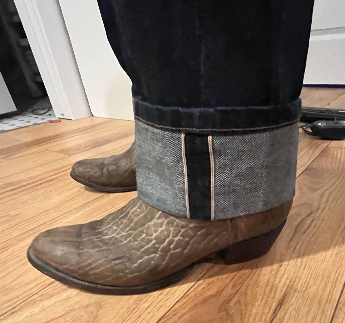 Photo by BigMunnyMunro on January 5, 2025 of the Coyote Joe Boots Cowboy Boot in Light Tan Bison White Overdye & White Calfskin.