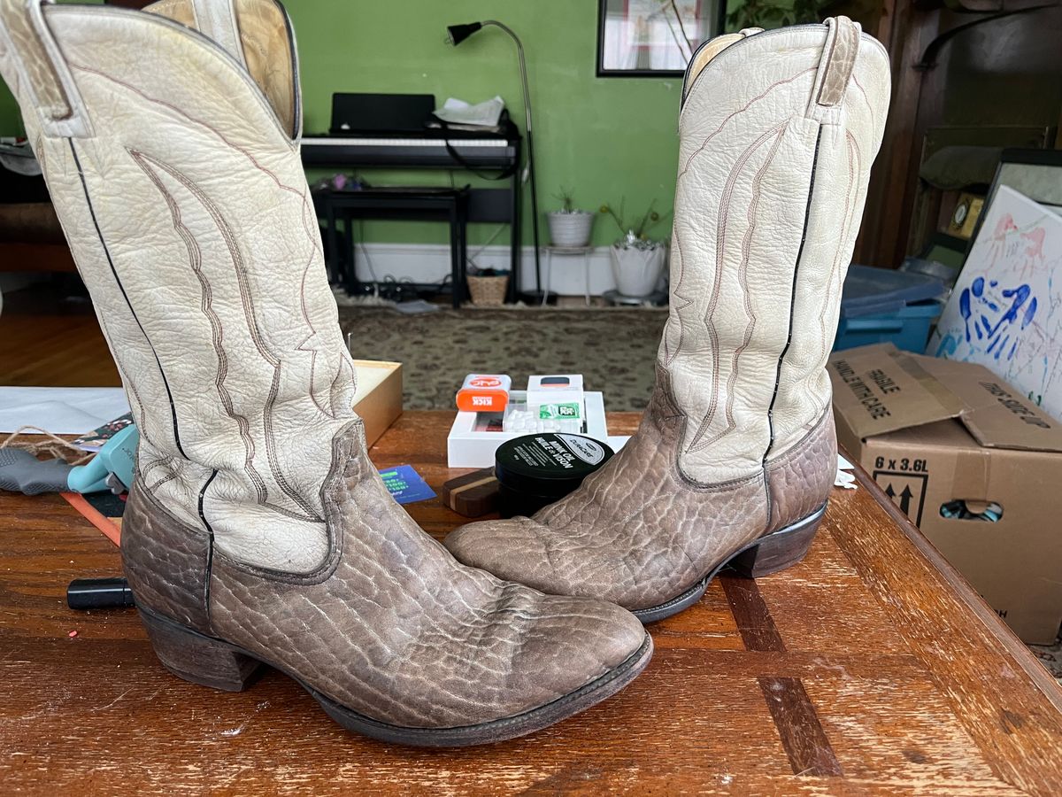 Photo by BigMunnyMunro on February 9, 2025 of the Coyote Joe Boots Cowboy Boot in Light Tan Bison White Overdye & White Calfskin.