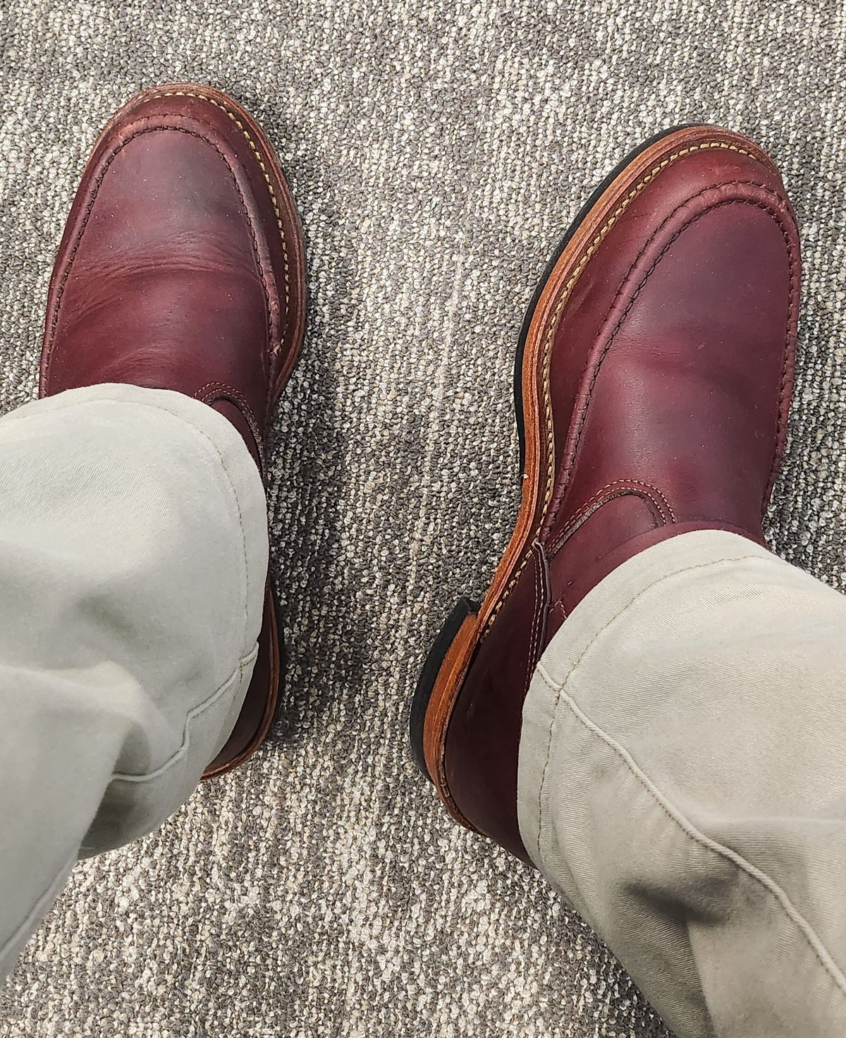 Photo by Zeonic on February 26, 2024 of the Chippewa Chippewa X Jean Shop 7" Engineer in Horween Burgundy Chromepak.