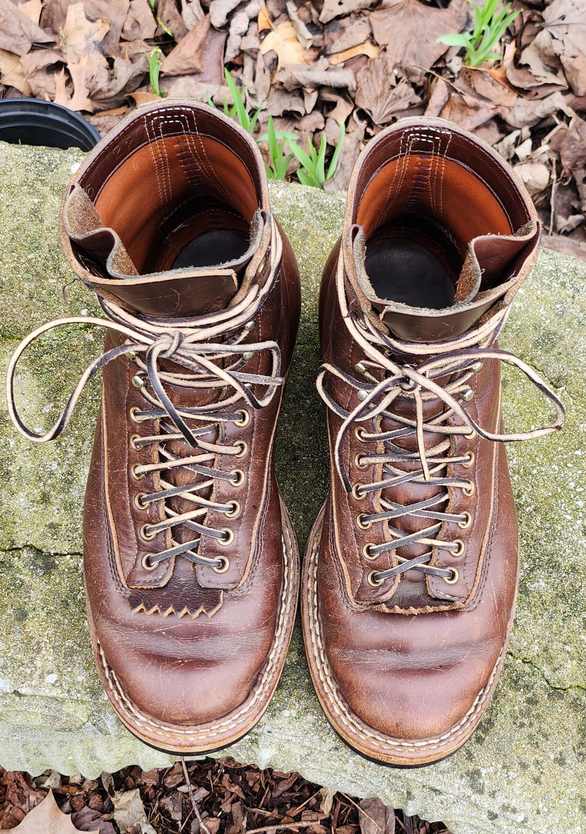 Photo by Zeonic on March 2, 2024 of the White's Bounty Hunter in Horween Brown Chromexcel.