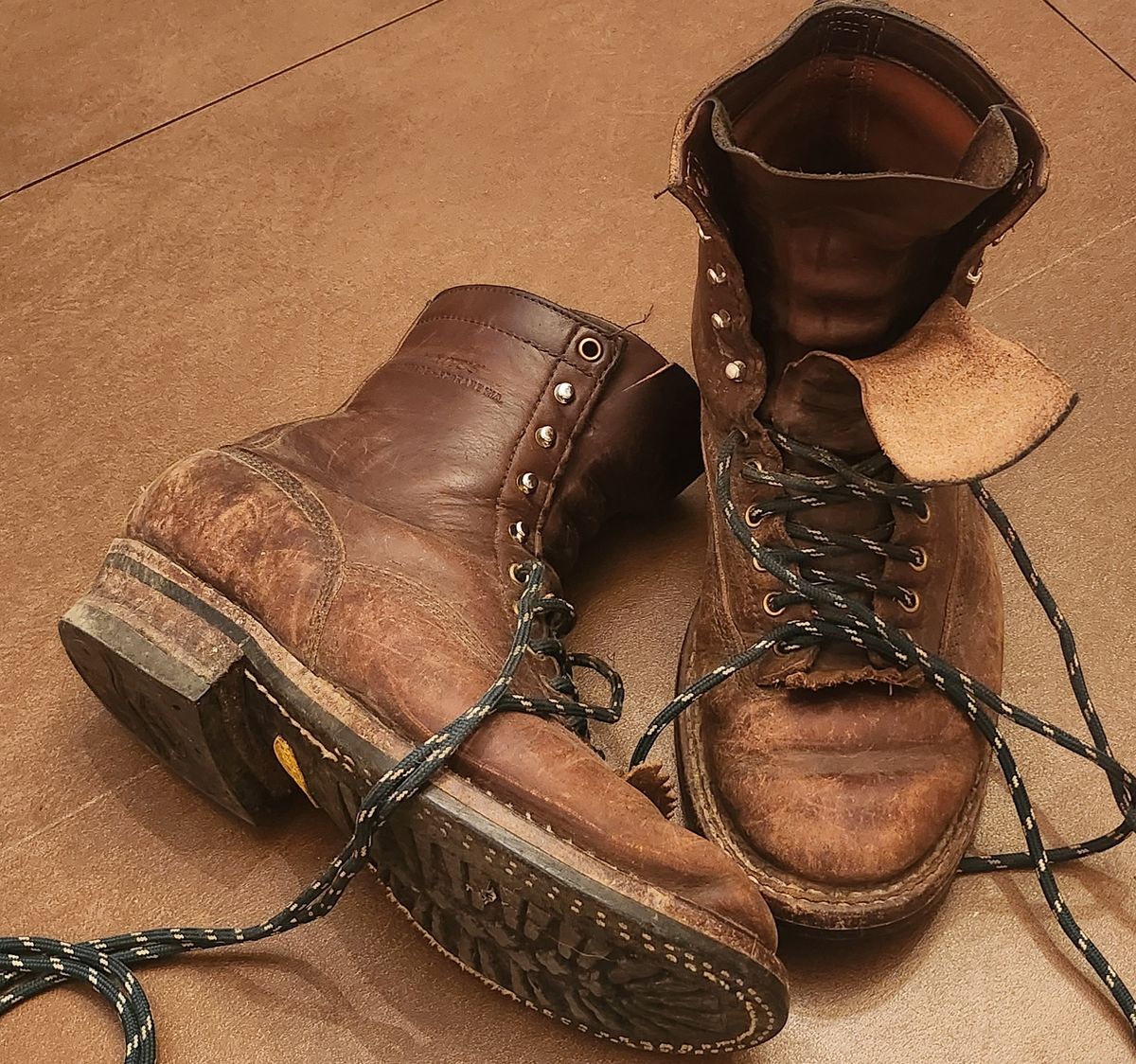 Photo by Zeonic on June 14, 2024 of the White's Bounty Hunter in Horween Brown Chromexcel.