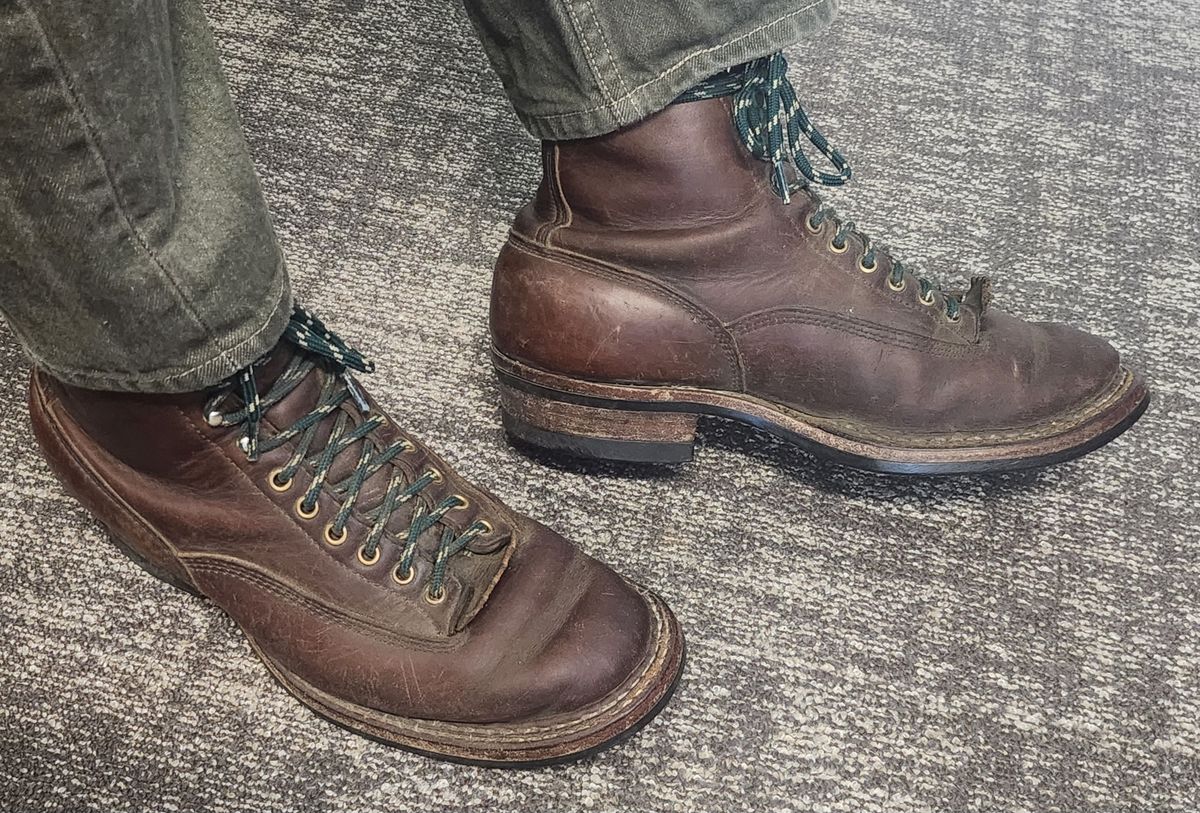 Photo by Zeonic on September 5, 2024 of the White's Bounty Hunter in Horween Brown Chromexcel.