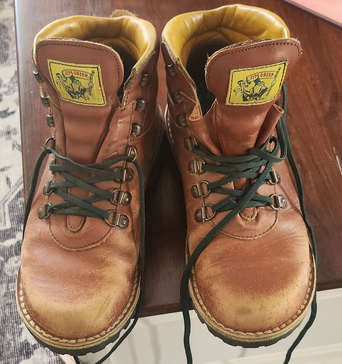 Photo by Zeonic on October 29, 2023 of the Jim Green Razorback in Tan Full Grain.