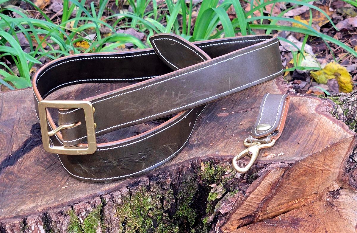 Photo by Zeonic on November 1, 2025 of the Unsung Yoke Belt in Wickett & Craig Olive Oiled Latigo.