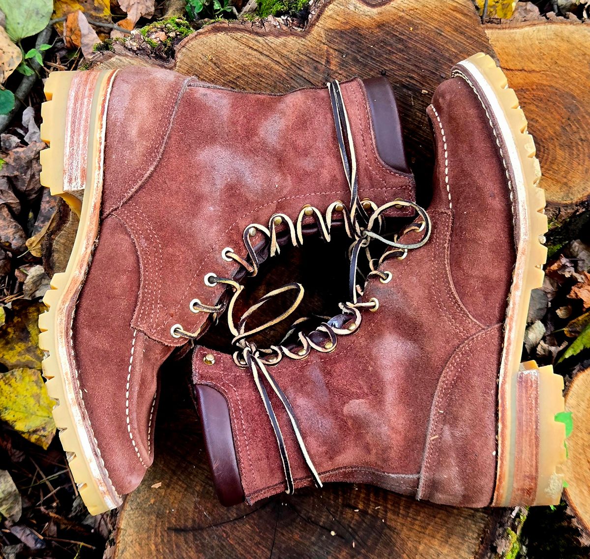 Photo by Zeonic on November 1, 2025 of the Nicks Moc Toe in 64 Mahogany.