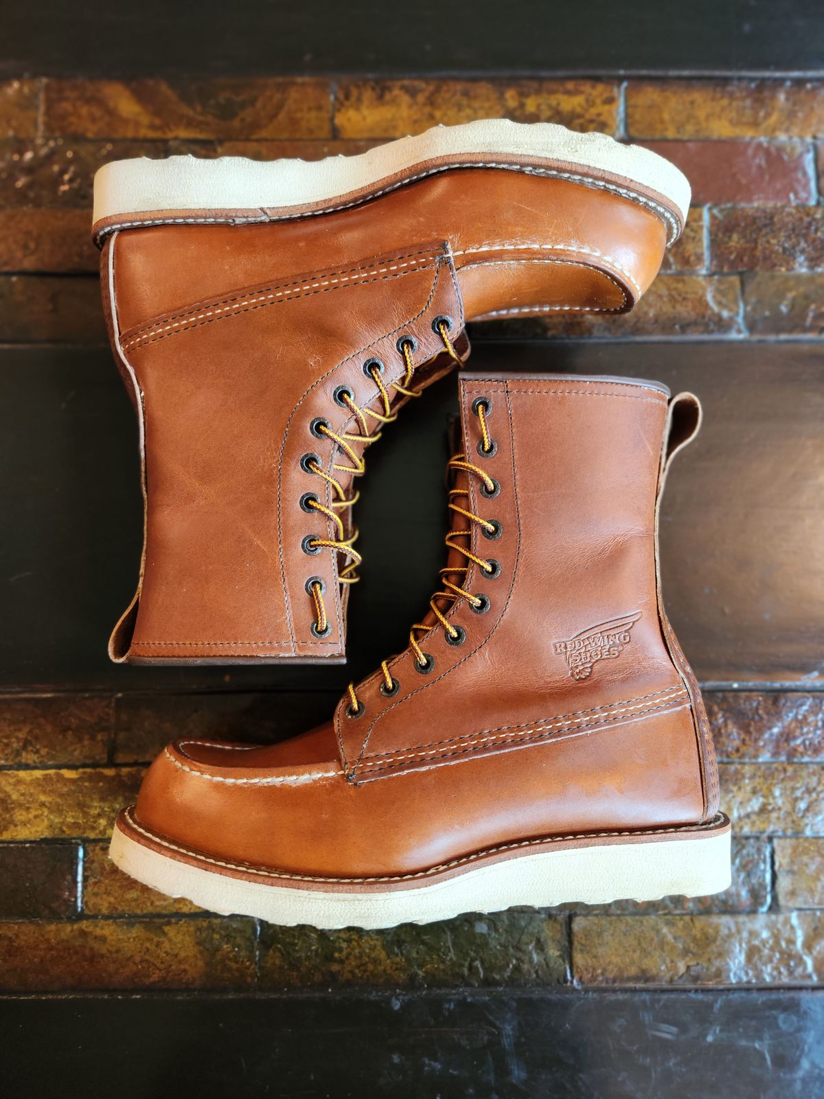 Photo by Longshot on September 24, 2023 of the Red Wing 8-Inch Classic Moc in S.B. Foot Oro-Iginal.