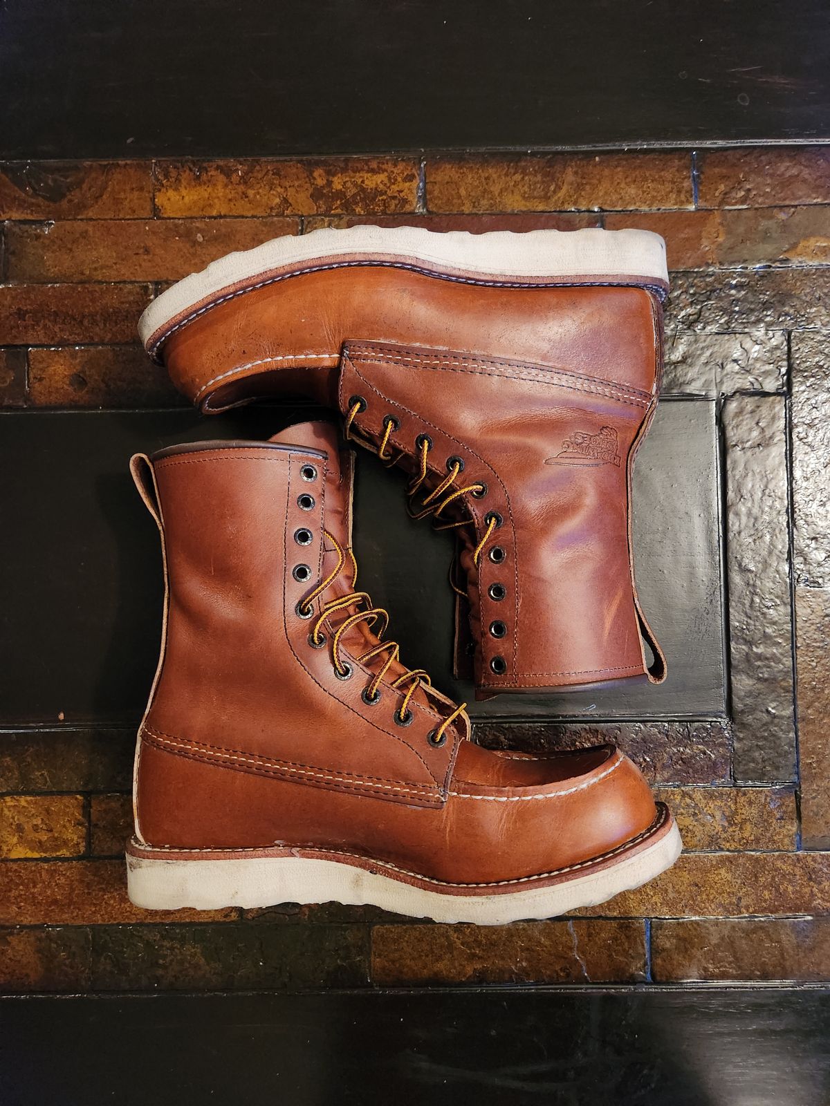 Photo by Longshot on October 5, 2023 of the Red Wing 8-Inch Classic Moc in S.B. Foot Oro-Iginal.