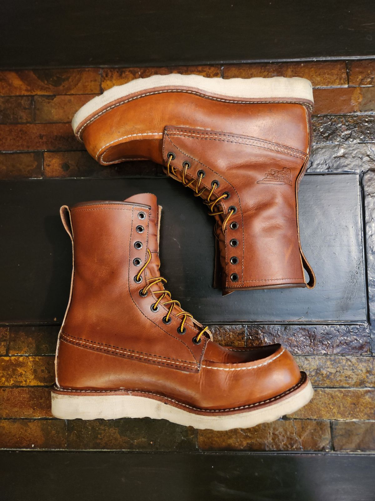 Photo by Longshot on October 6, 2023 of the Red Wing 8-Inch Classic Moc in S.B. Foot Oro-Iginal.