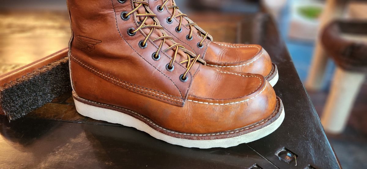 Photo by Longshot on October 14, 2023 of the Red Wing 8-Inch Classic Moc in S.B. Foot Oro-Iginal.