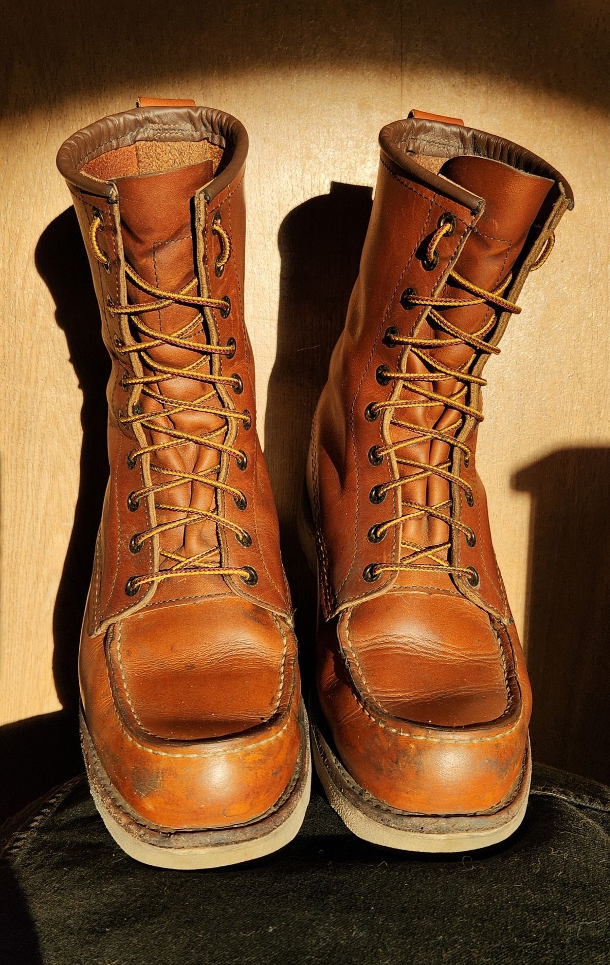Photo by Longshot on November 1, 2023 of the Red Wing 8-Inch Classic Moc in S.B. Foot Oro-Iginal.